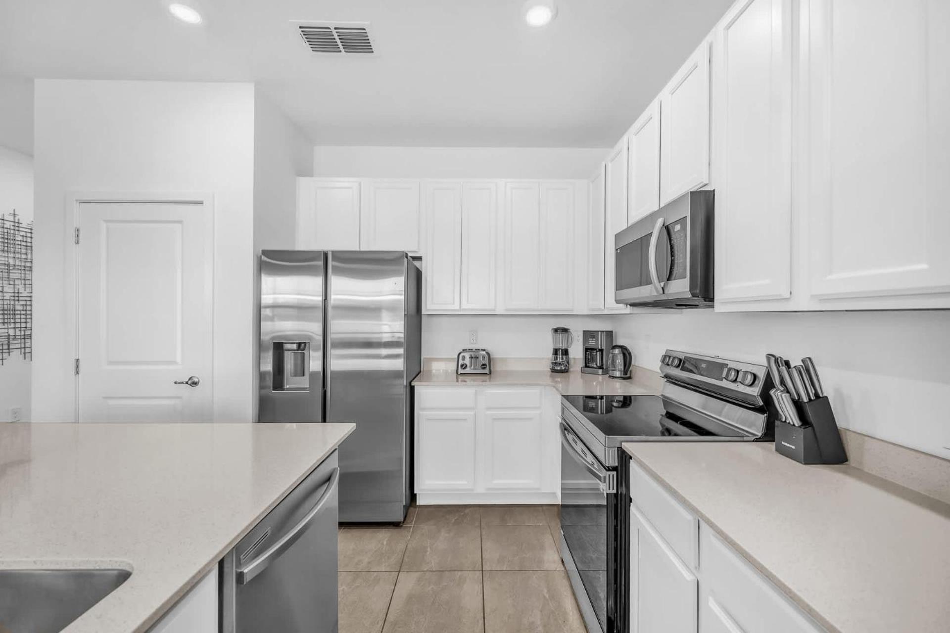Upstay Vibrant Home w Themed Rooms Pool & Games