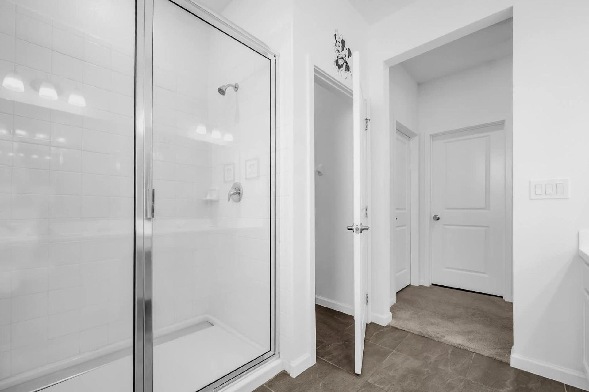 Upstay Vibrant Home w Themed Rooms Pool & Games