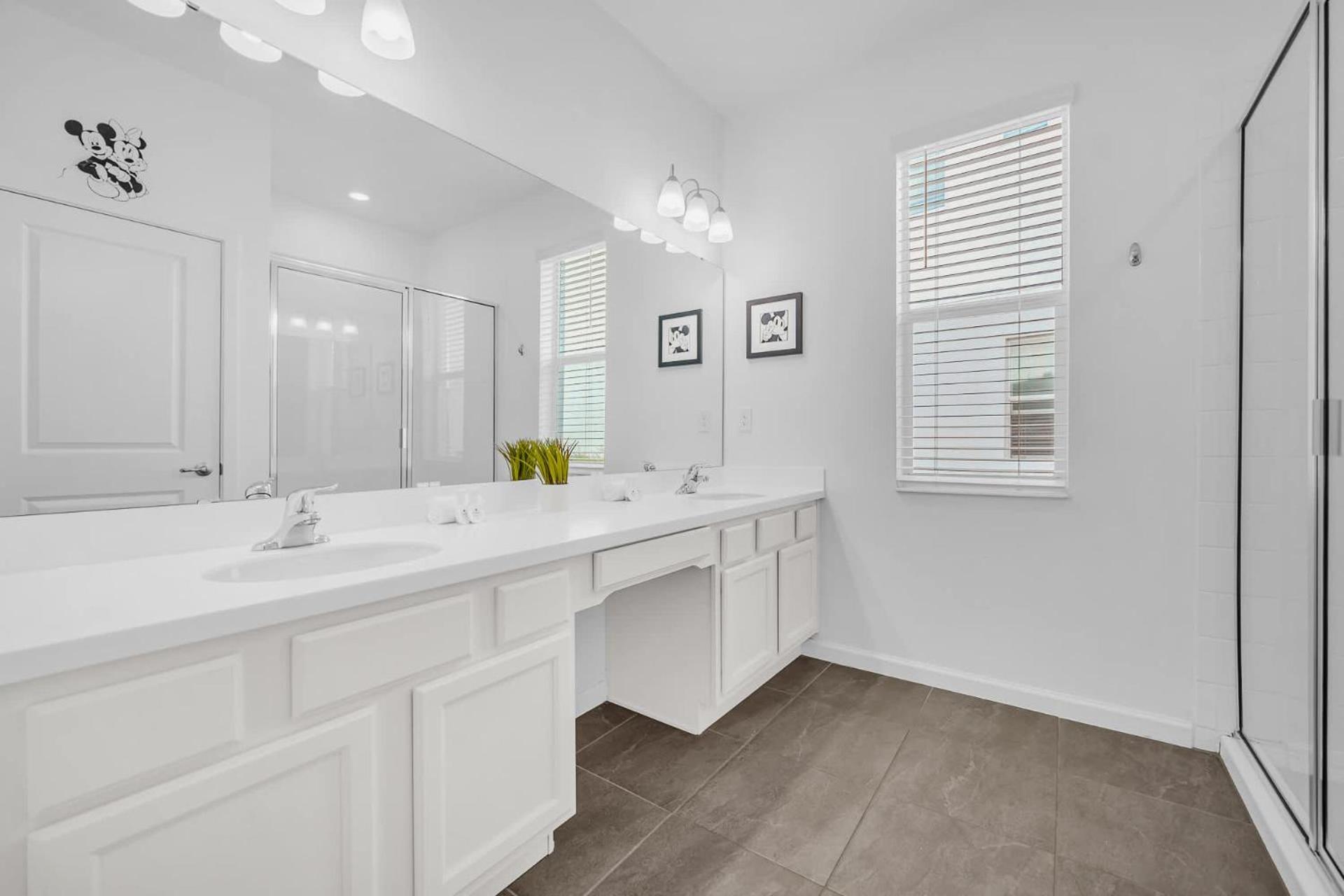 Upstay Vibrant Home w Themed Rooms Pool & Games