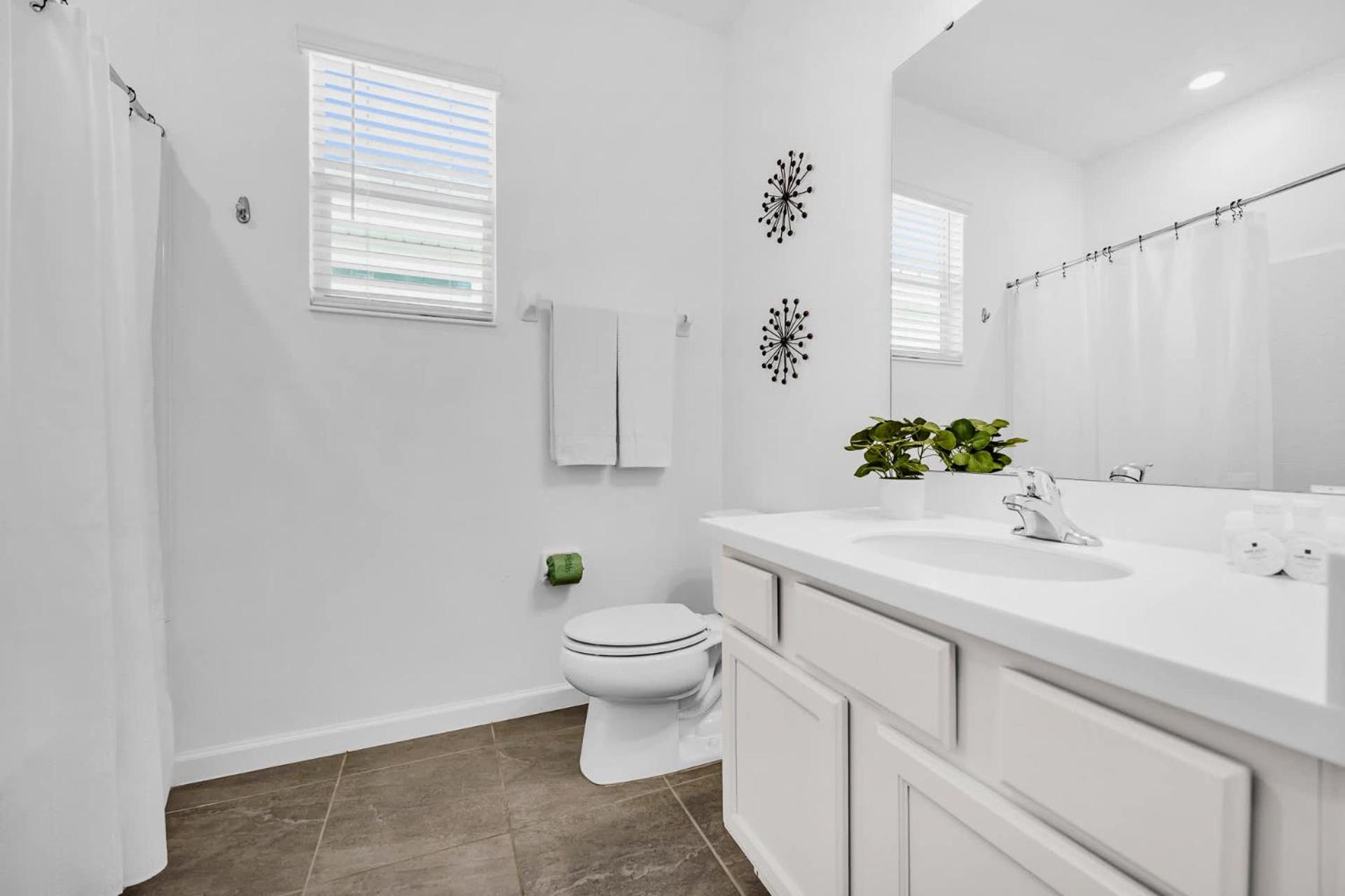 Upstay Vibrant Home w Themed Rooms Pool & Games