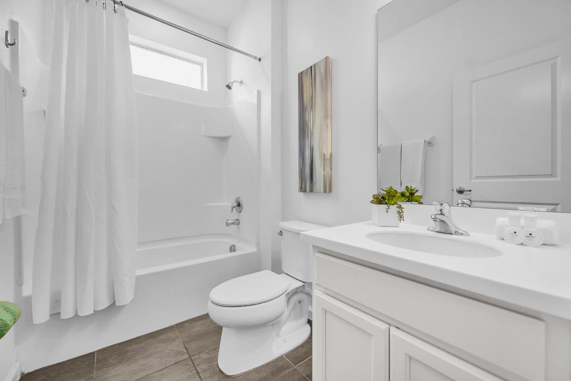 Upstay Vibrant Home w Themed Rooms Pool & Games