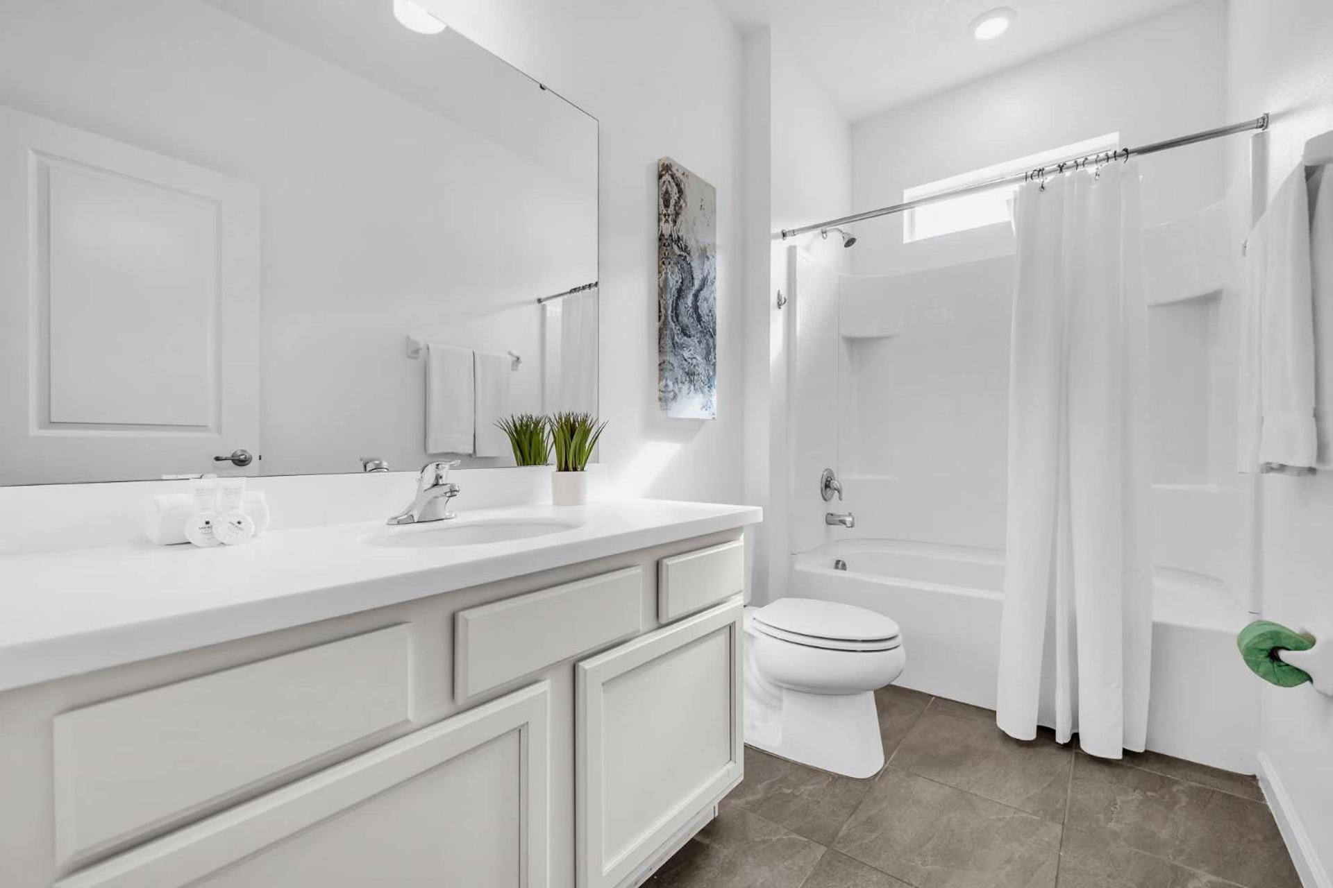 Upstay Vibrant Home w Themed Rooms Pool & Games