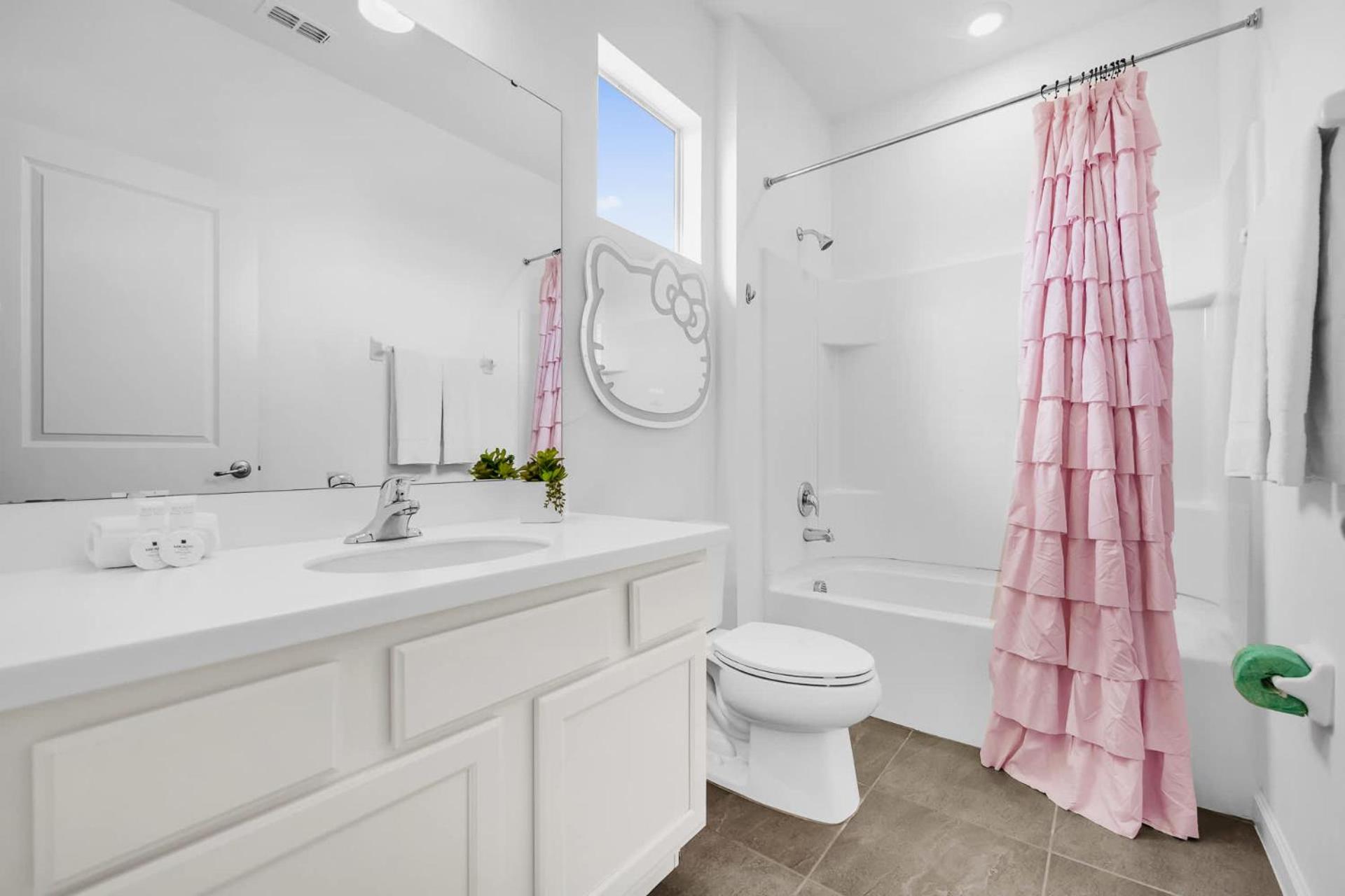 Upstay Vibrant Home w Themed Rooms Pool & Games