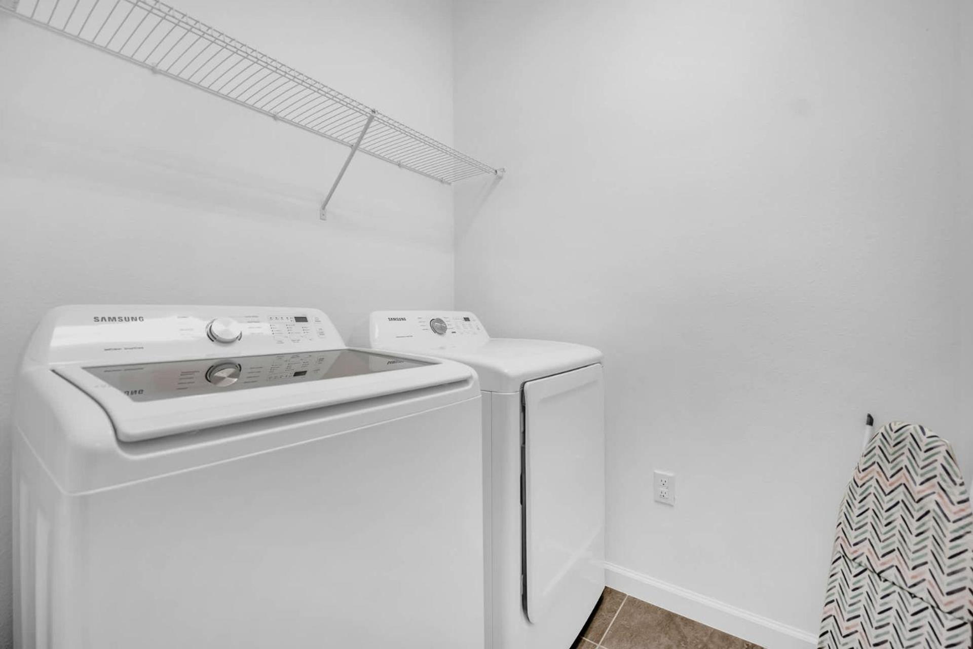 Upstay Vibrant Home w Themed Rooms Pool & Games