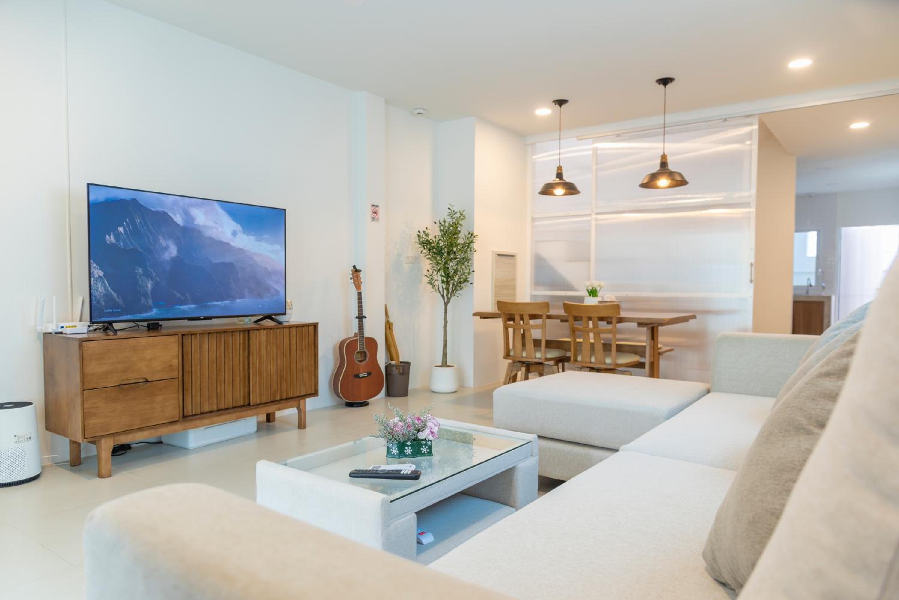 Sunny's Cozy Home
