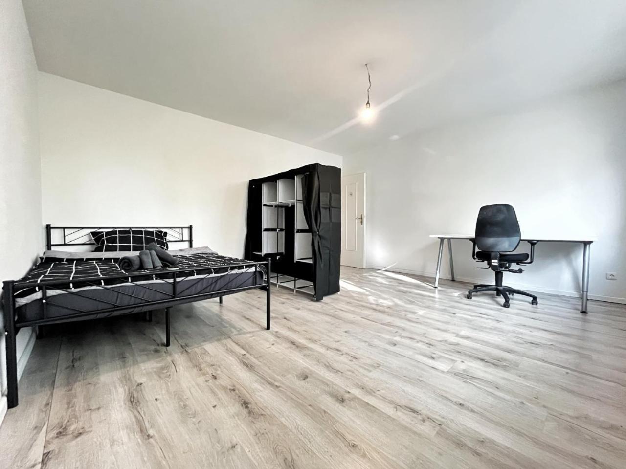 HolidayHome Aparments I Spaceous Room in BER-Reinickendorf, 1 Min. to Metro Station
