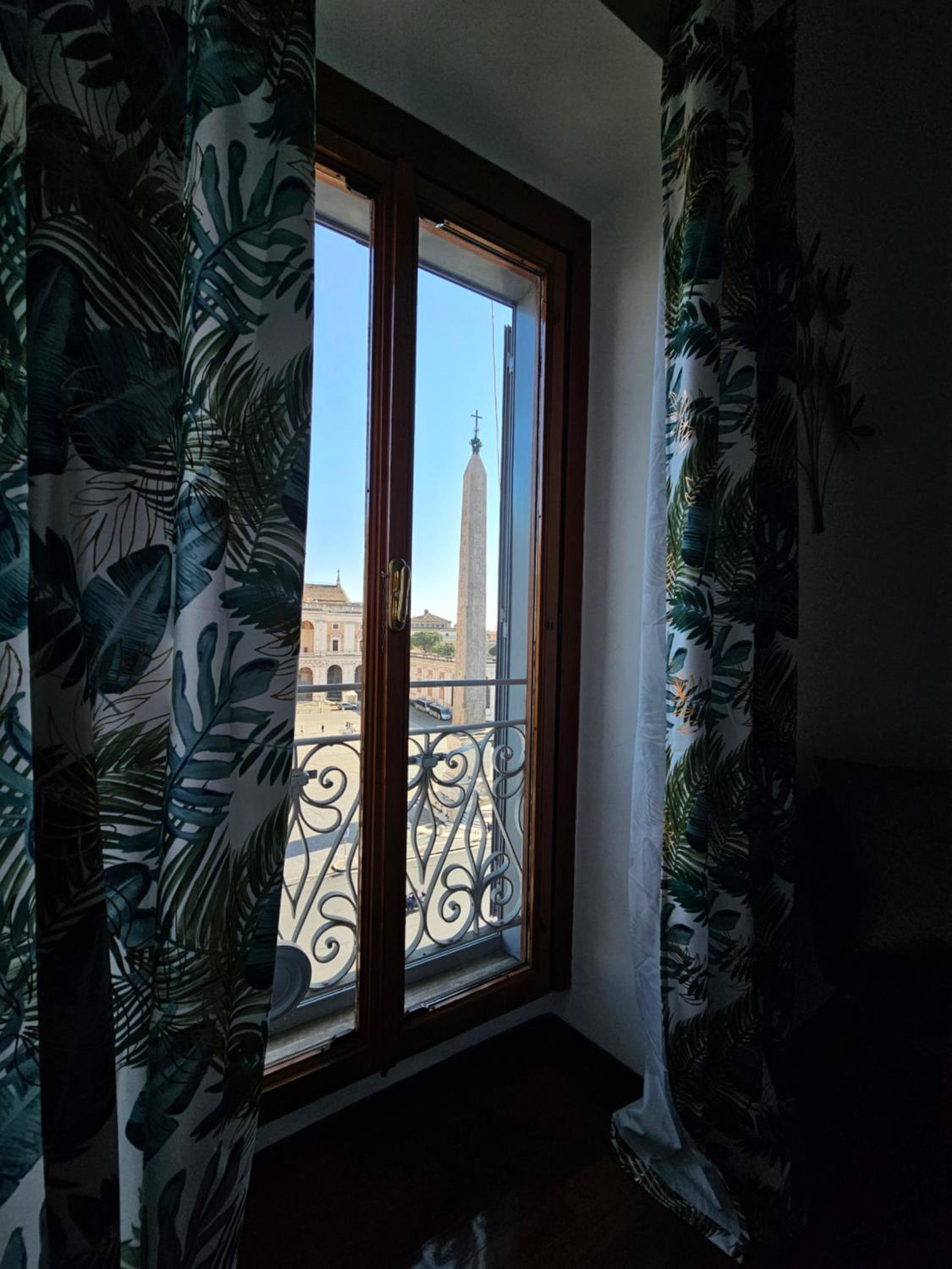 Obelisco Rhome
