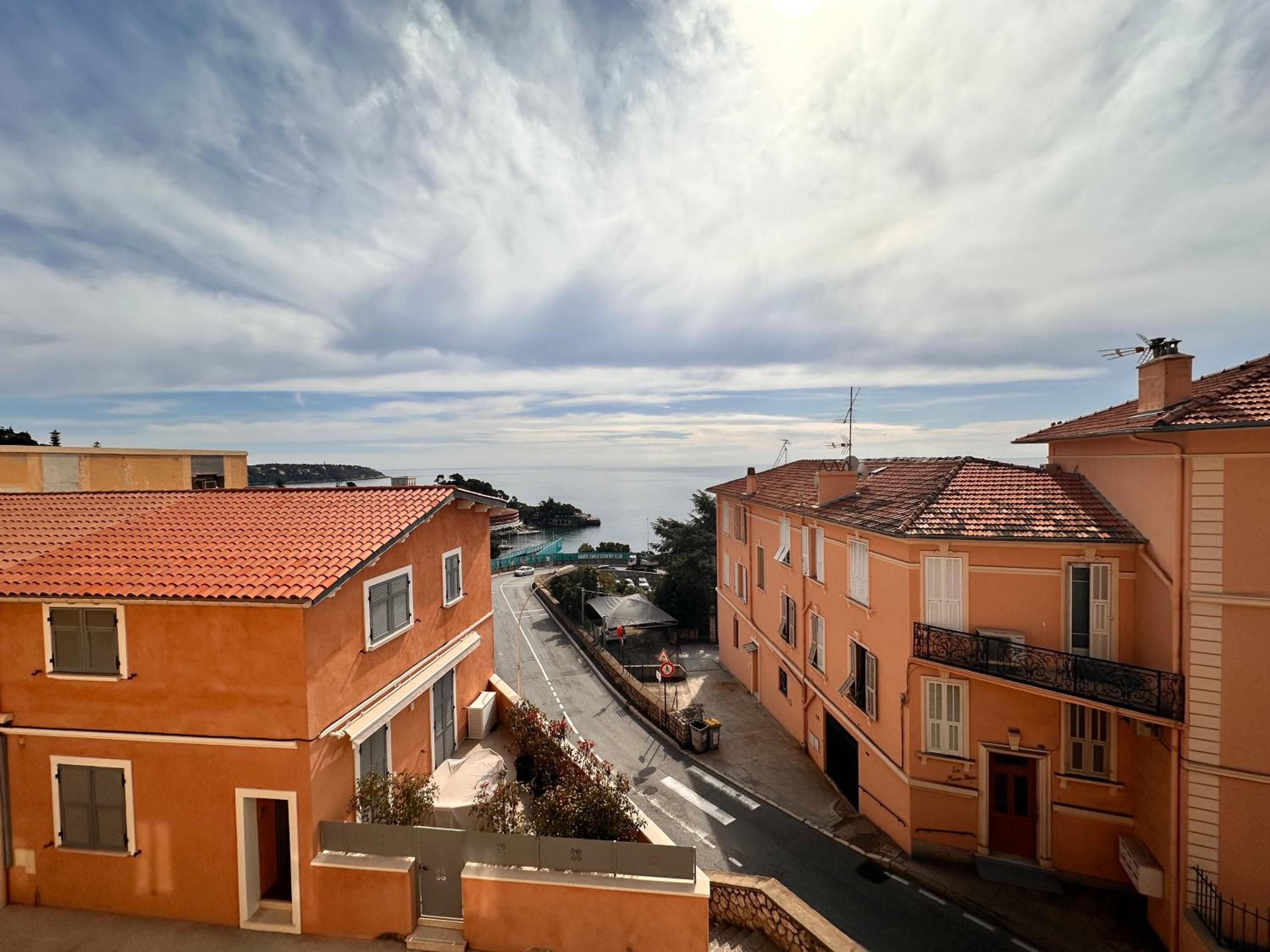 Courts & Coasts few steps from Tennis courts, Country Club and Montecarlo Beach