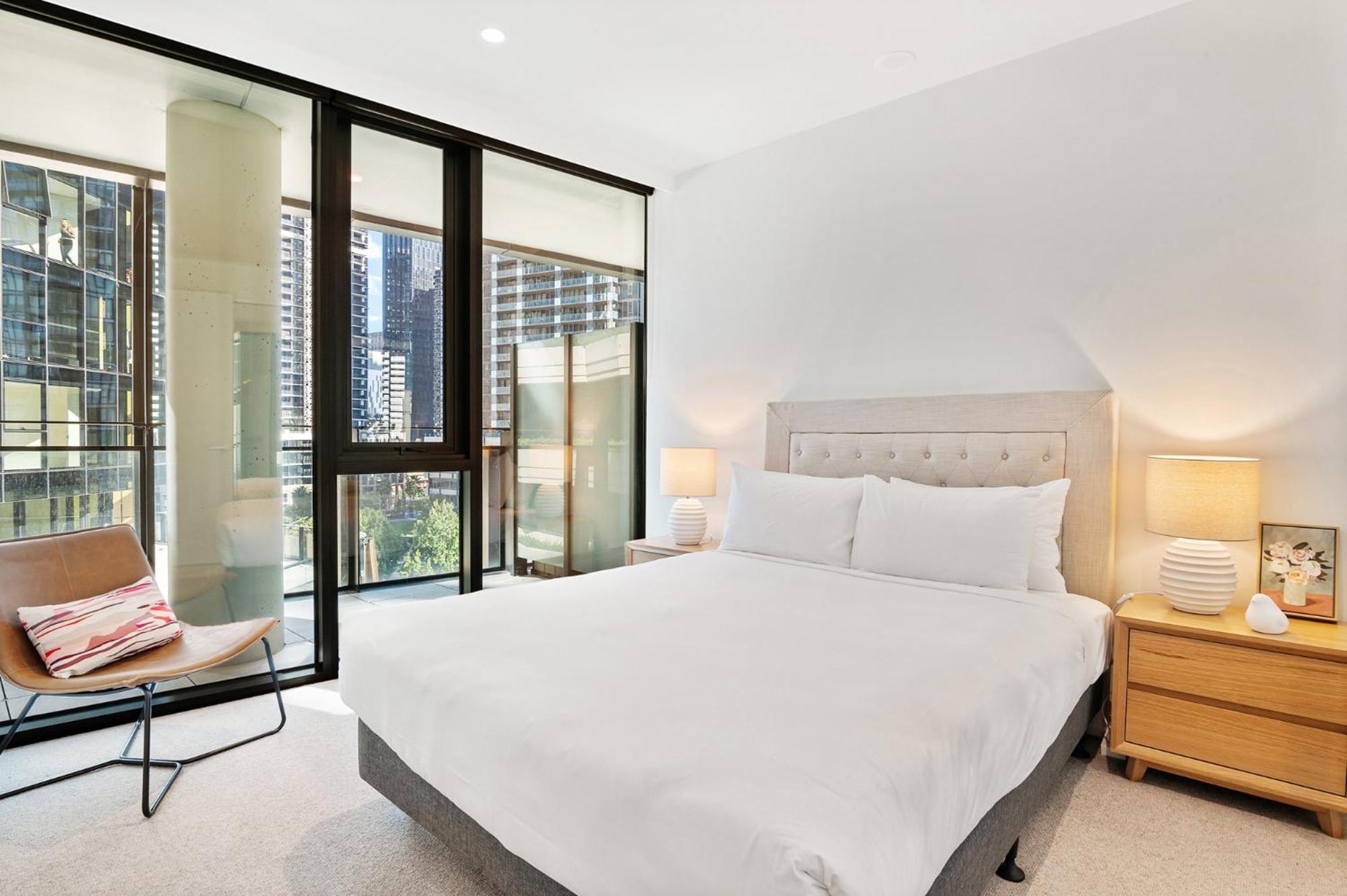 Spacious Modern Apartment with Pool & Gym Access