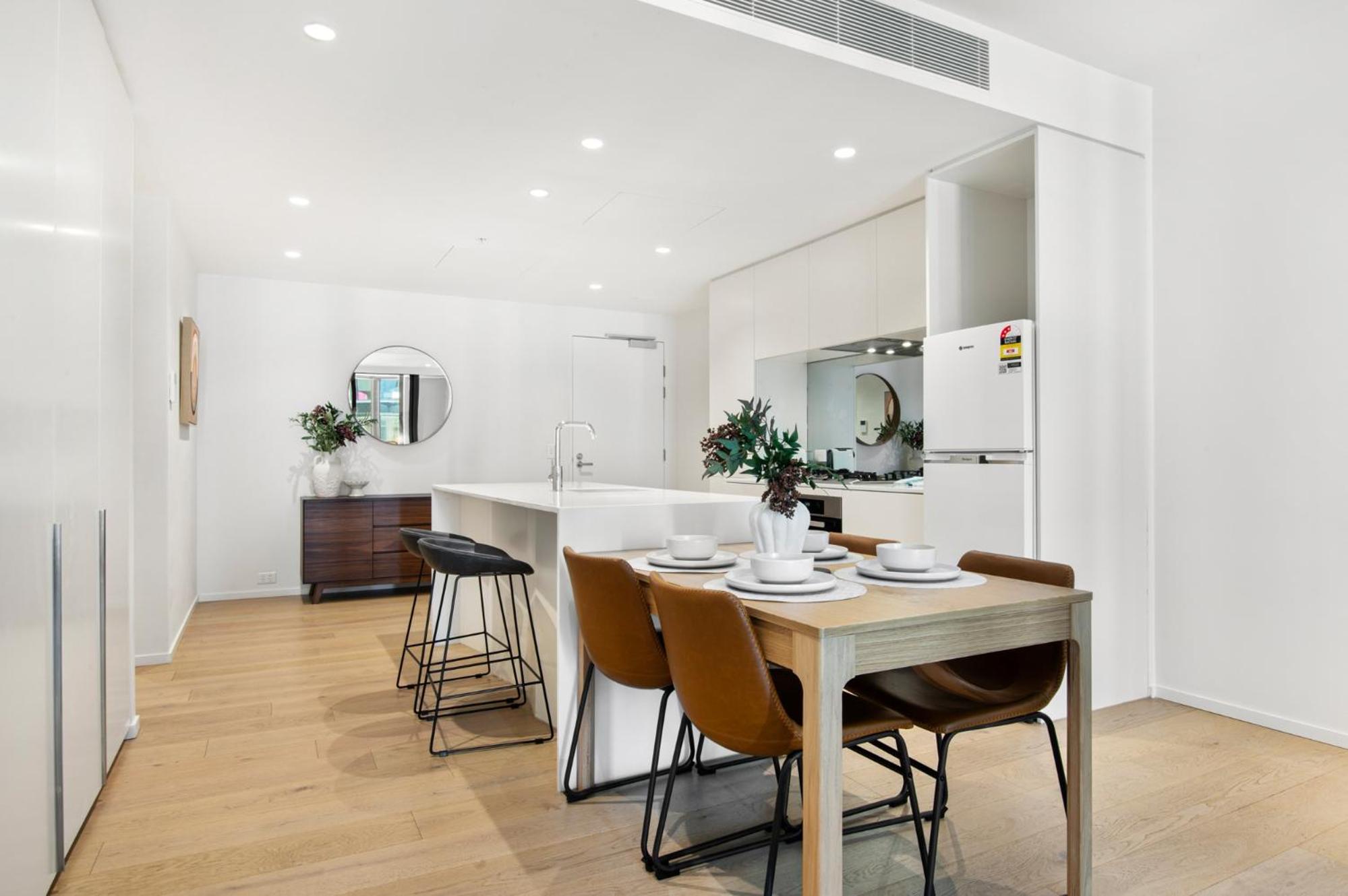 Spacious Modern Apartment with Pool & Gym Access