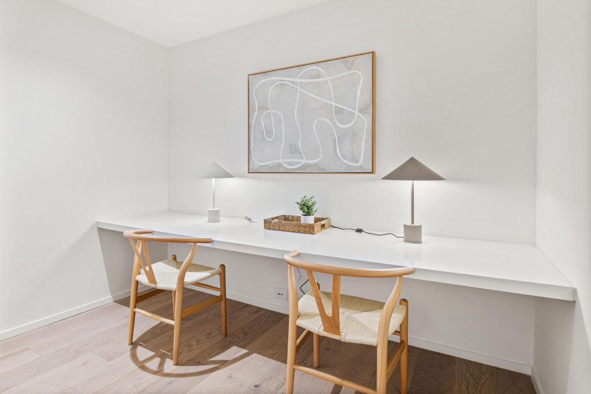 Spacious Modern Apartment with Pool & Gym Access