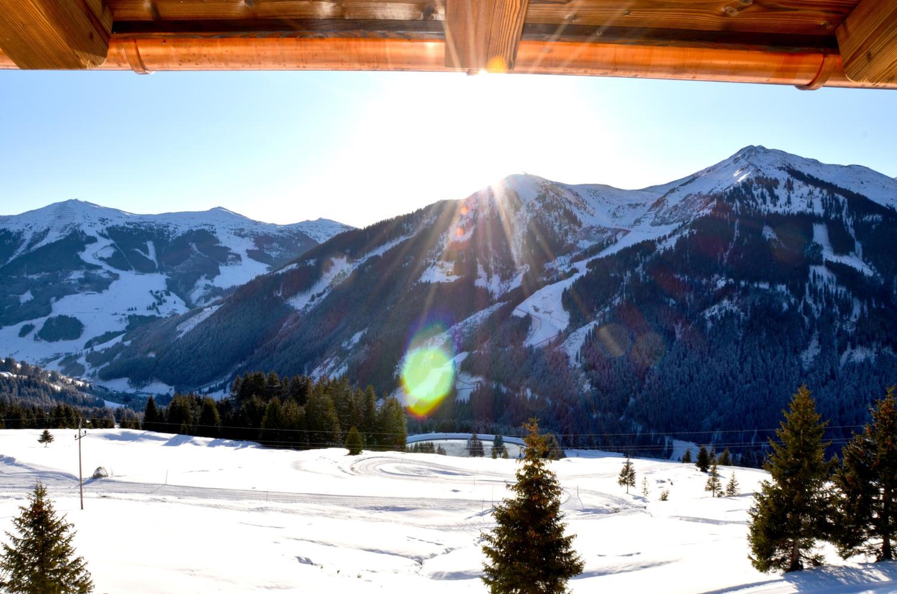 Wallegg Lodge - Alpine Premium Chalet - Ski In-Ski Out - Real Alpine Location Saalbach