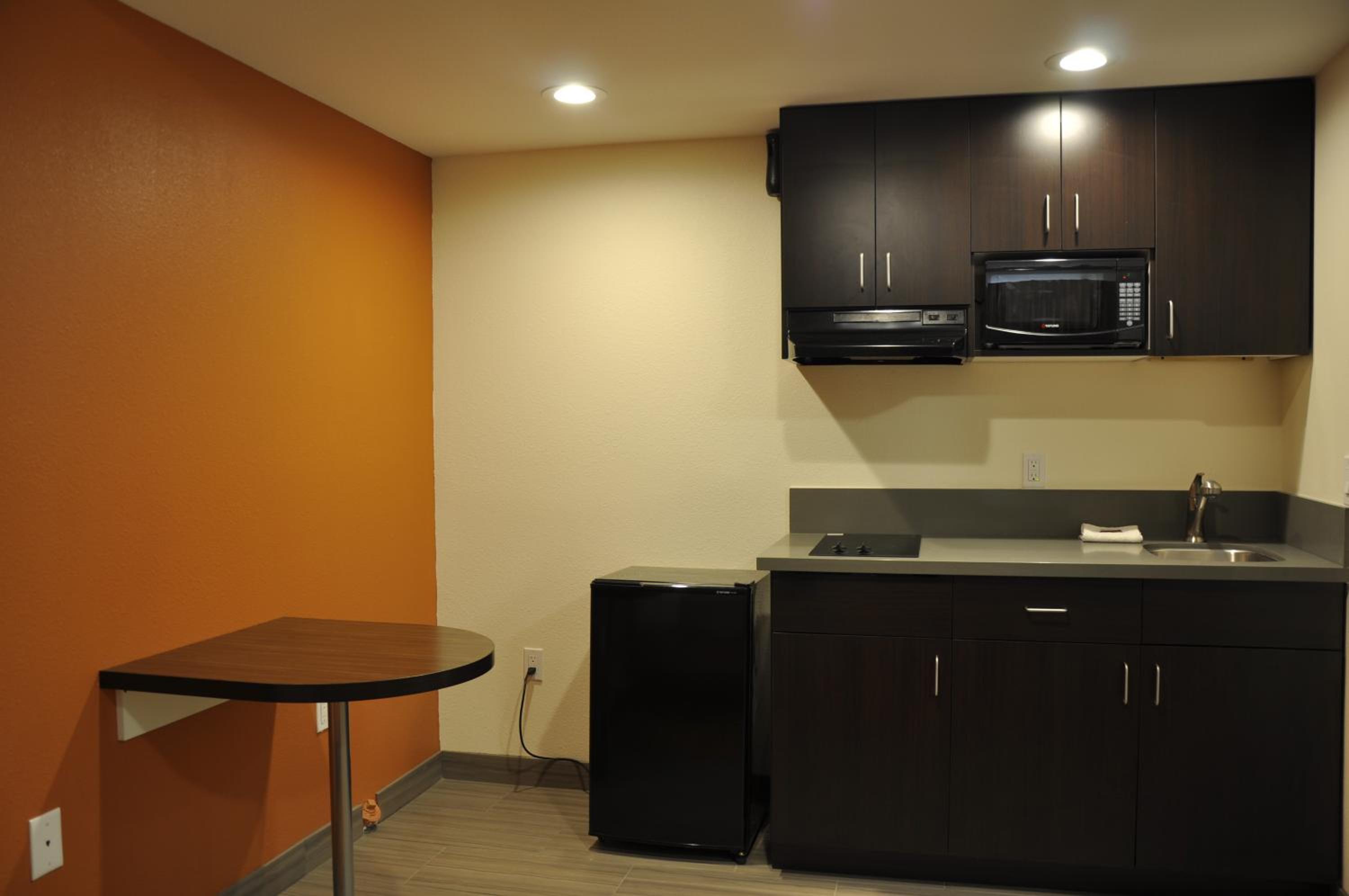Motel 6 Maple/Main