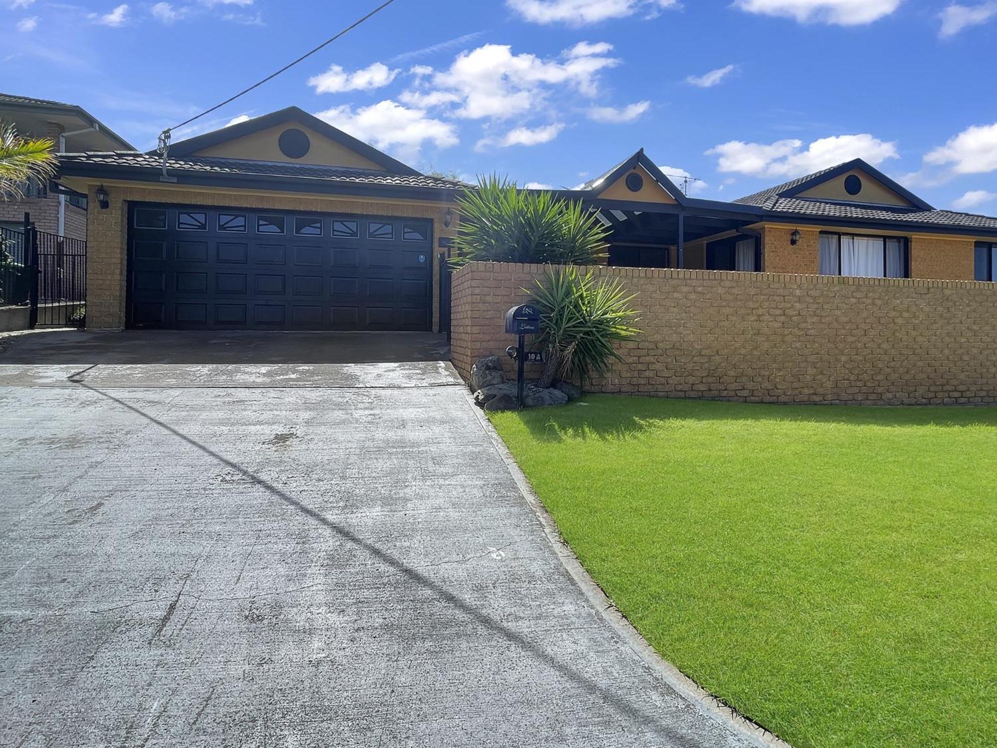Our Haven: 4-Bed Escape Near Beach & Mogo Trails