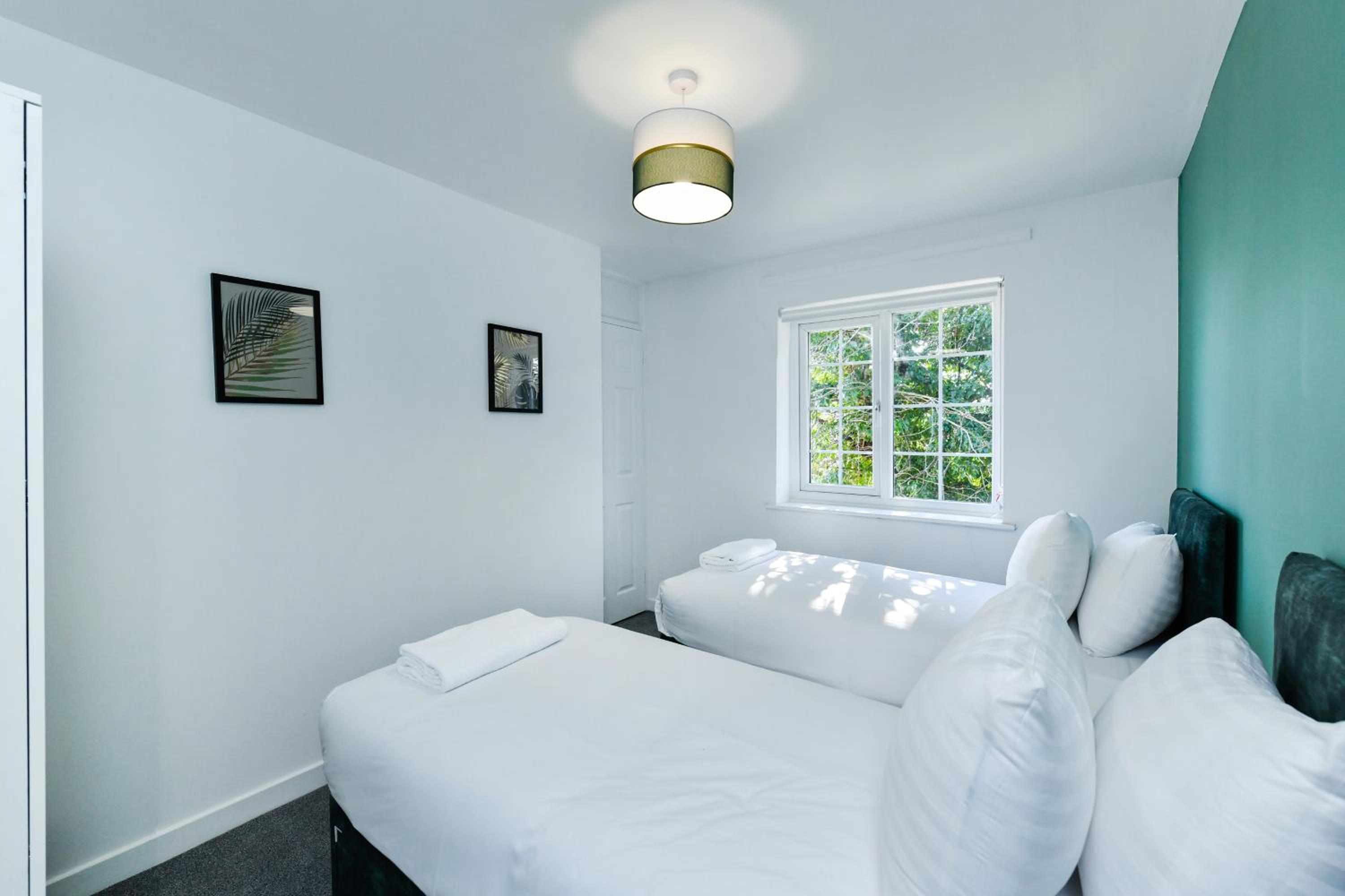 2-Bed in Quiet Area, Easy City & Transport Access