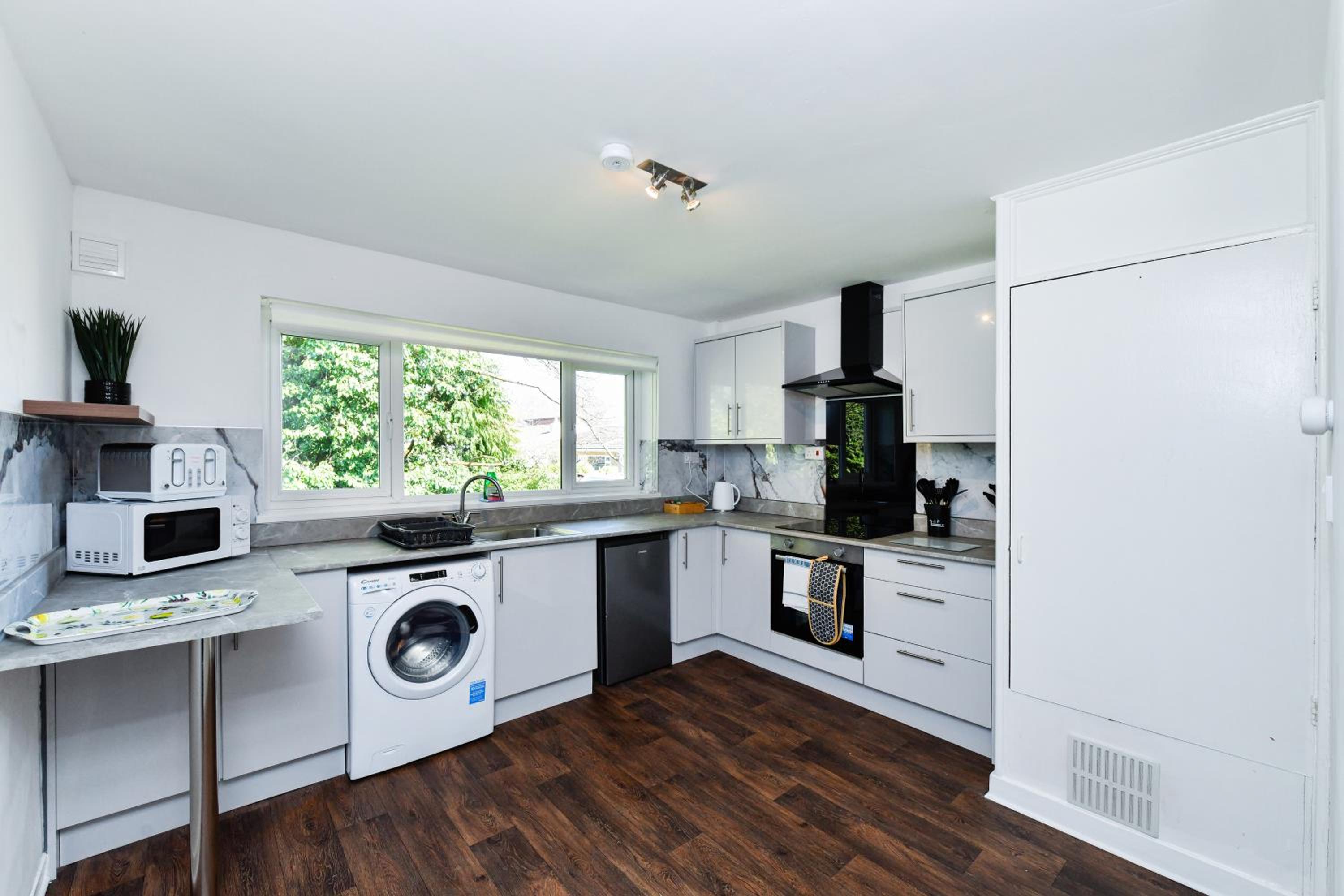 2-Bed in Quiet Area, Easy City & Transport Access