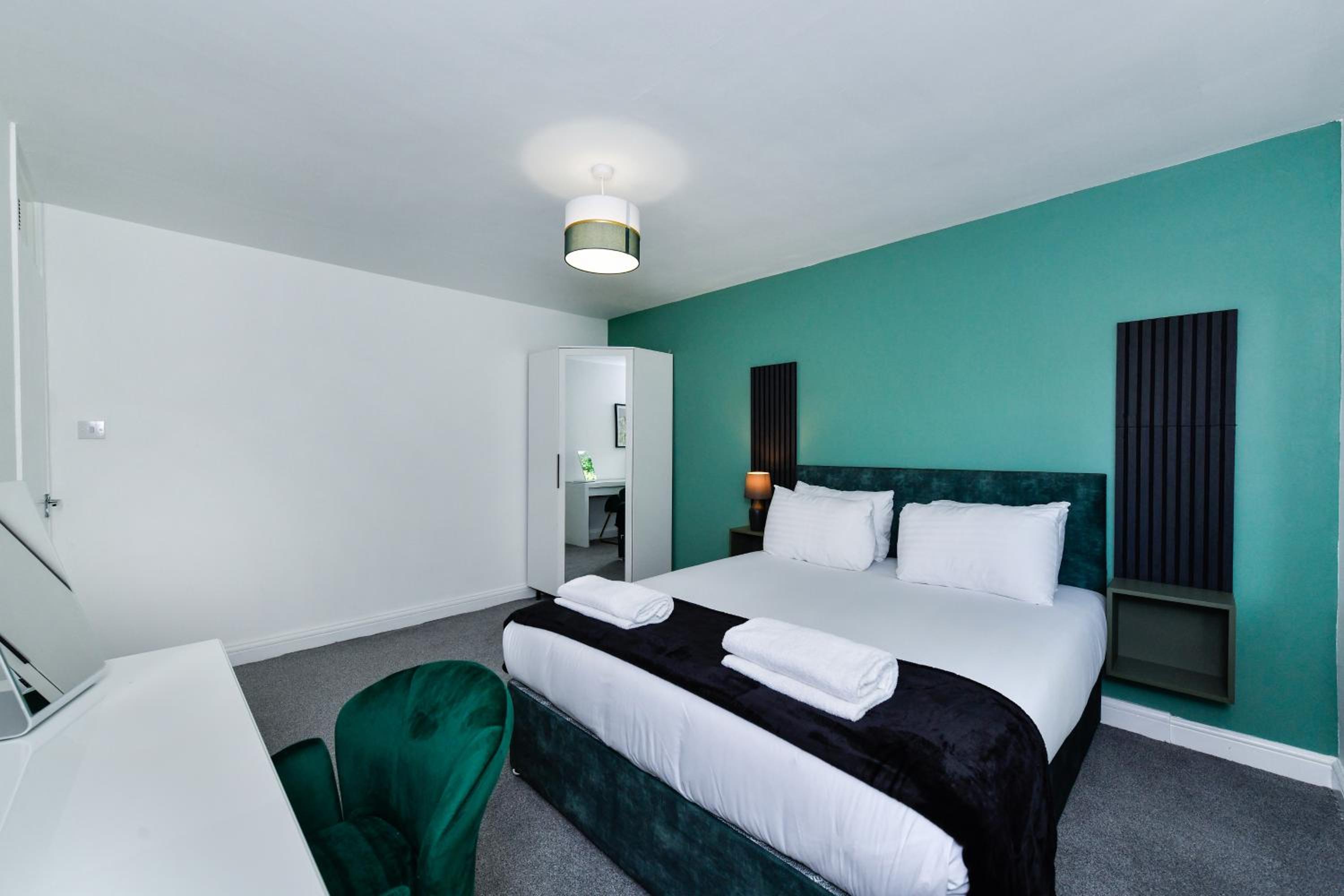 2-Bed in Quiet Area, Easy City & Transport Access