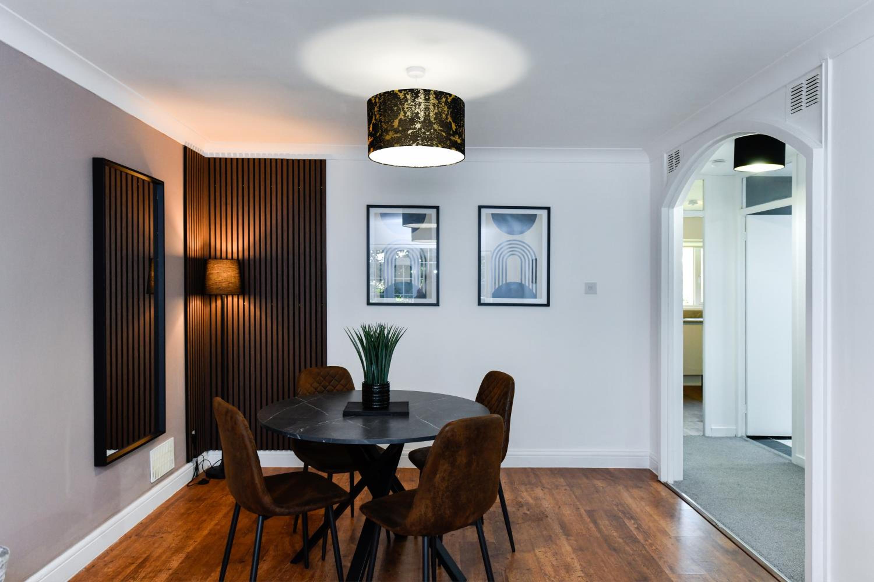 2-Bed in Quiet Area, Easy City & Transport Access