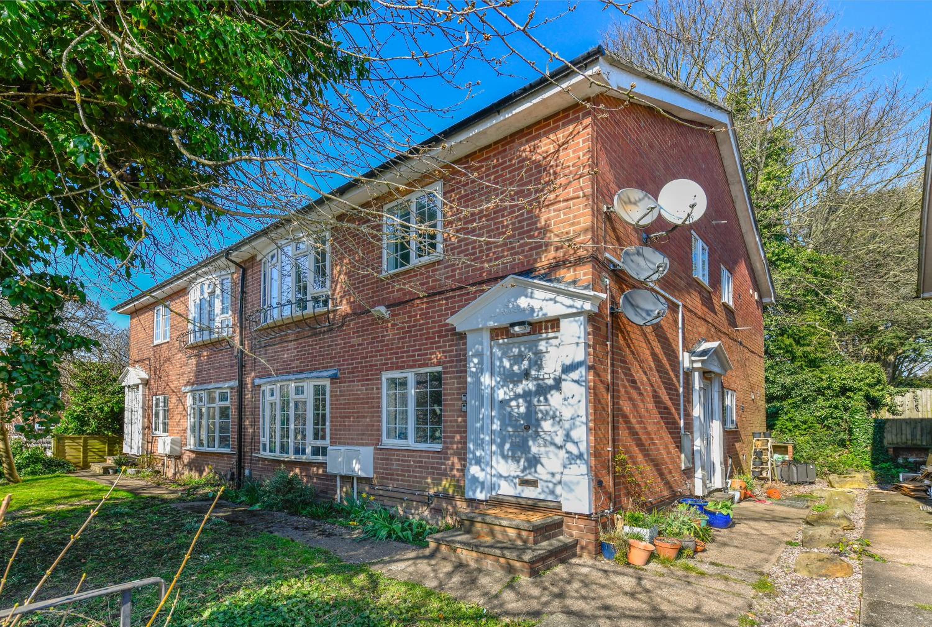2-Bed in Quiet Area, Easy City & Transport Access