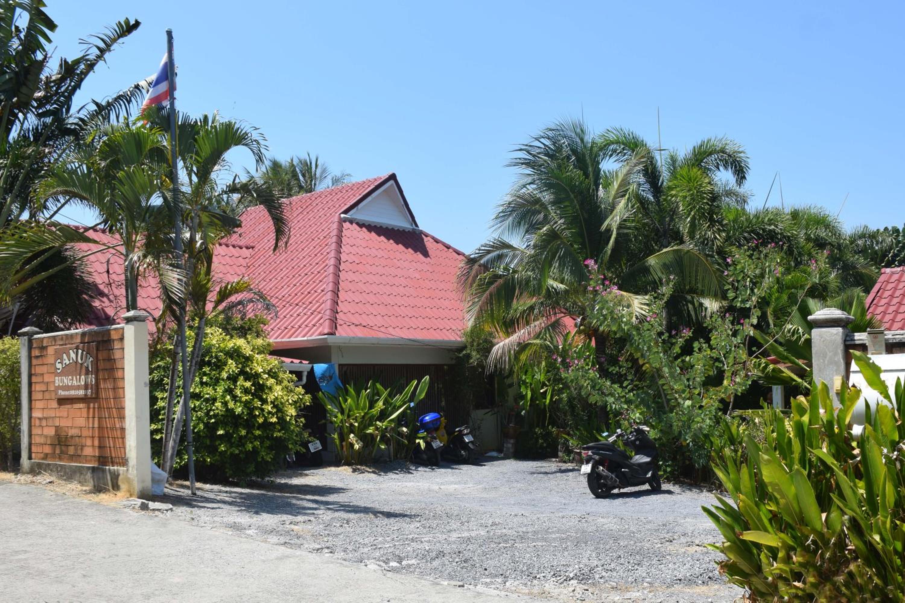 Sanuk bungalows