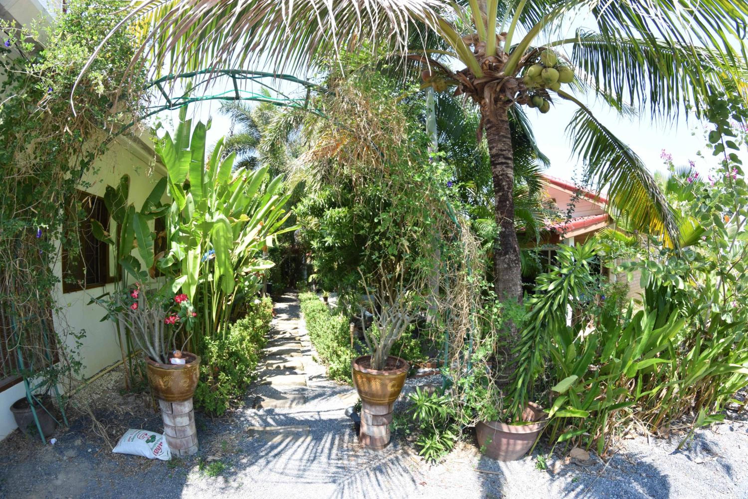 Sanuk bungalows