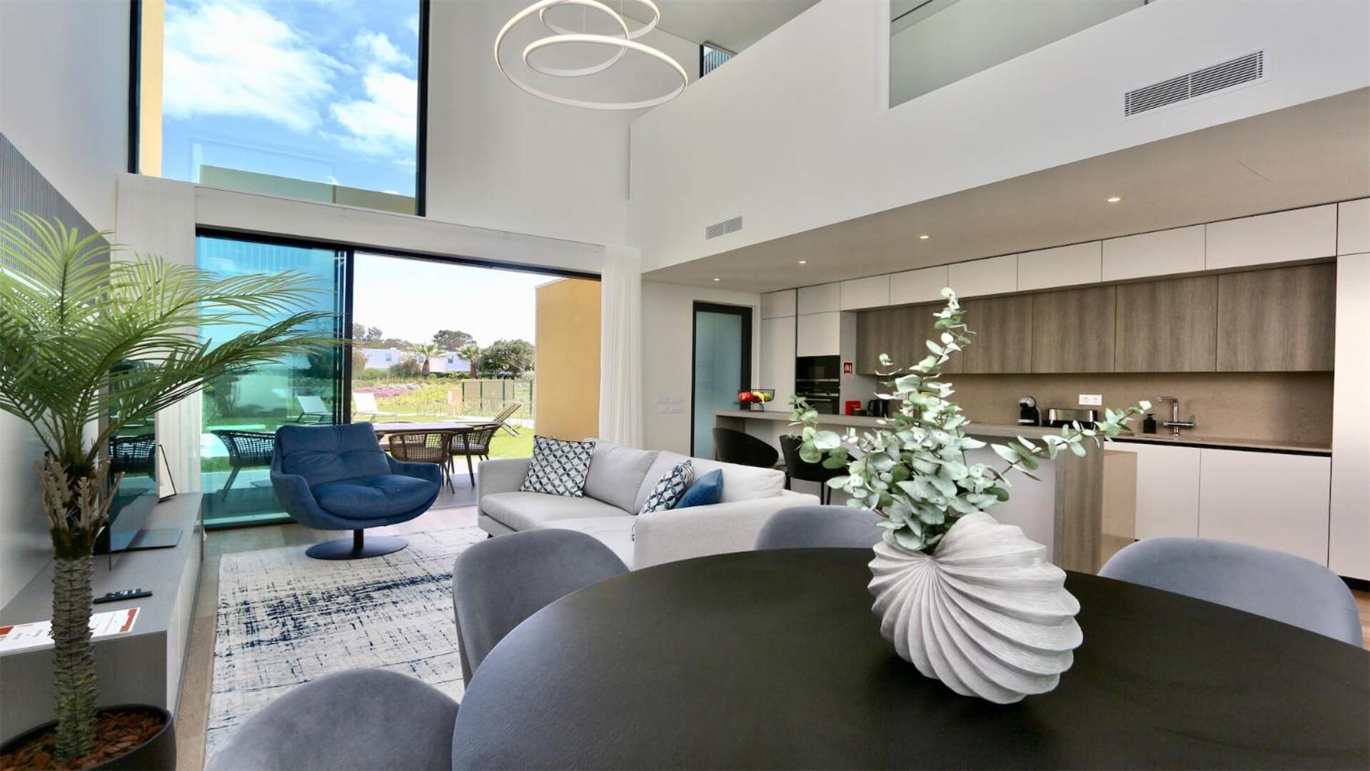 Villa Essence by Clever Details, private pool, central location