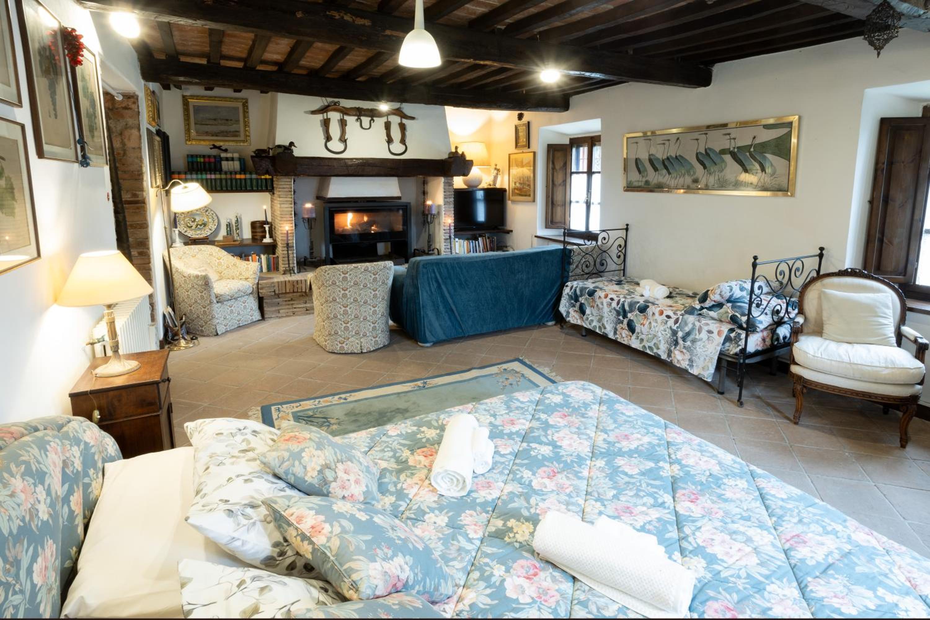 GiuMa Tuscany Historic Country House with Patio near Saturnia Hot Springs