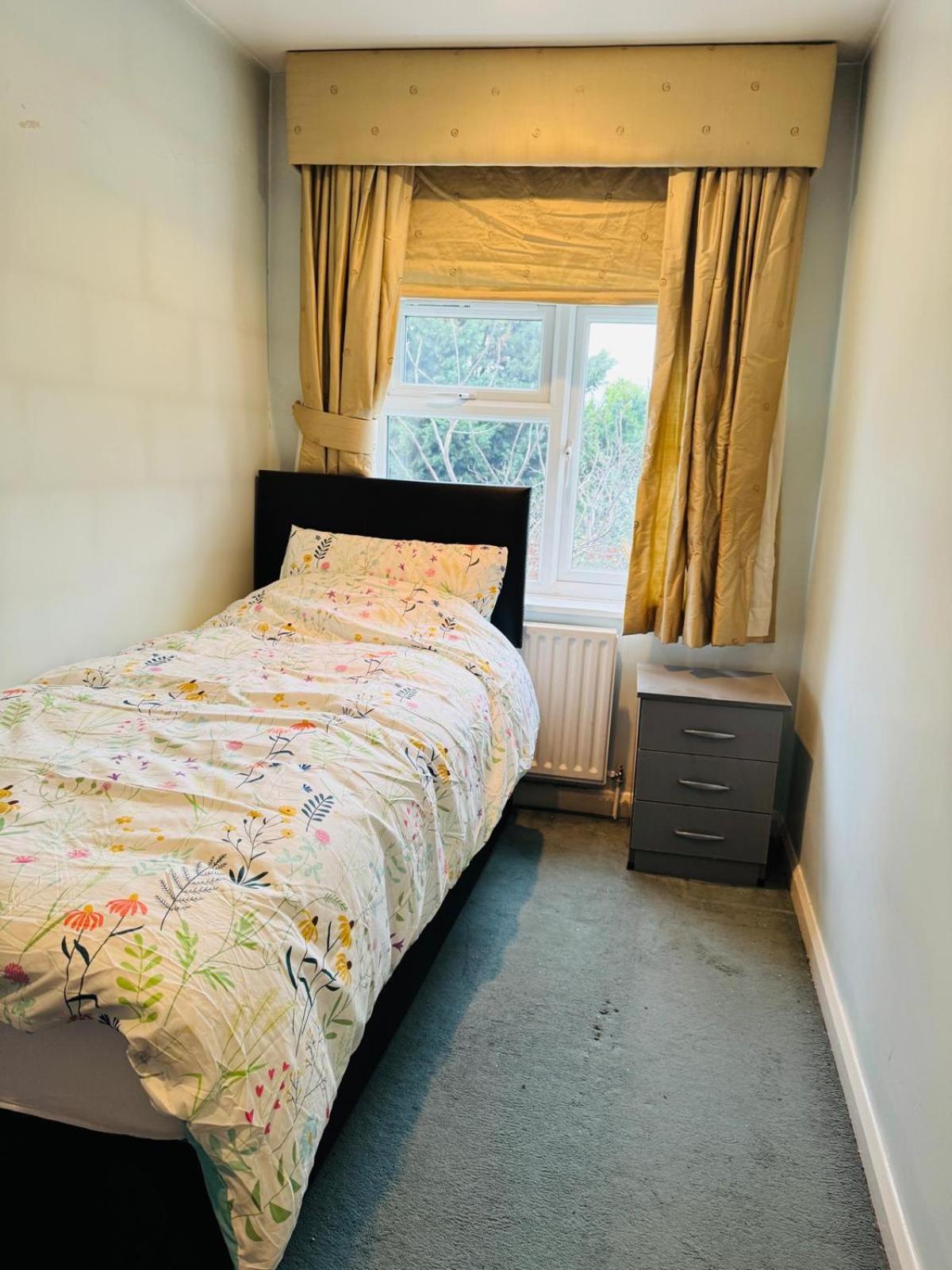 Gordon Avenue Guest House HA7 London