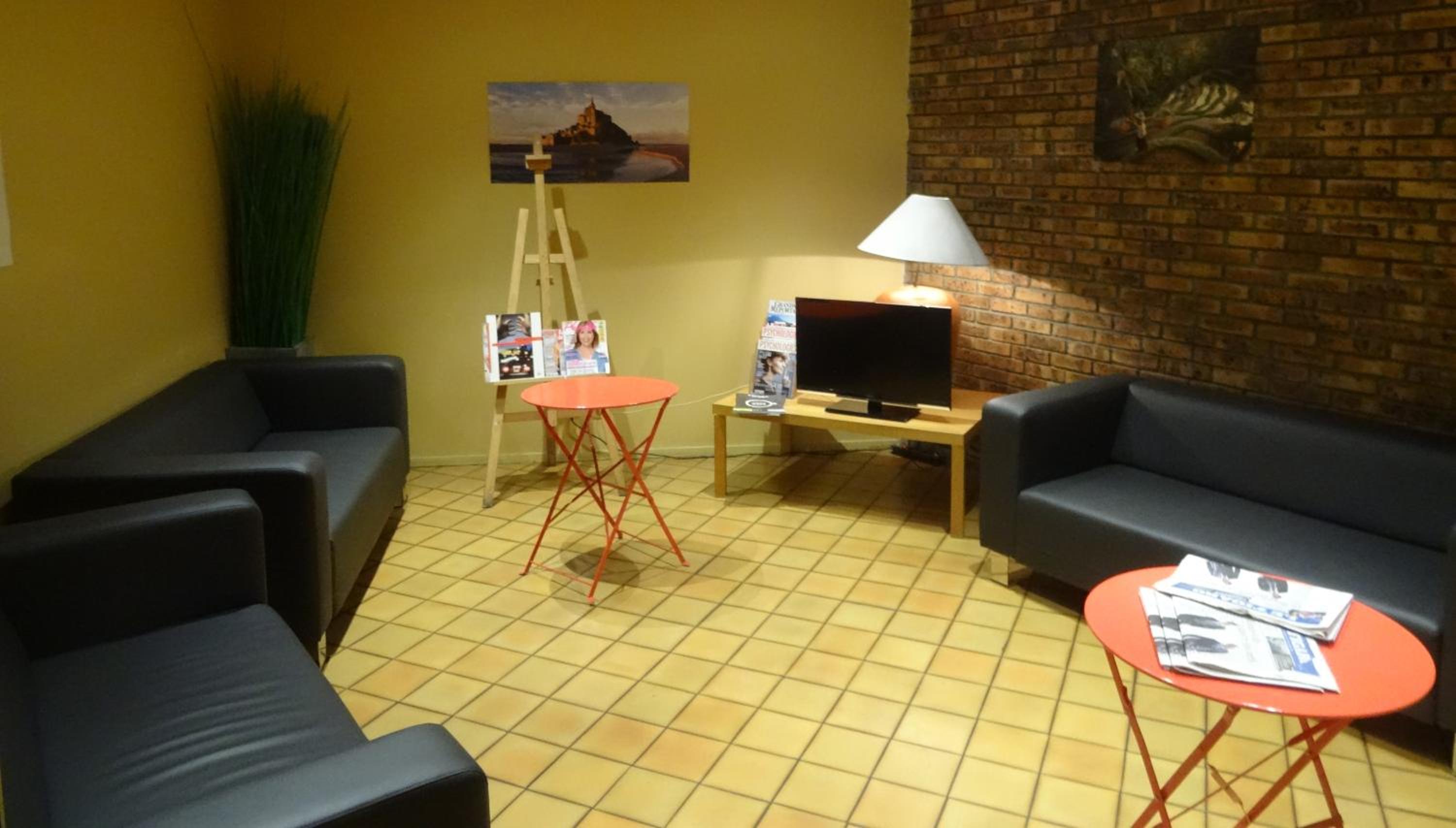 Creteil Vacations - Central Hotel - Property Image 12