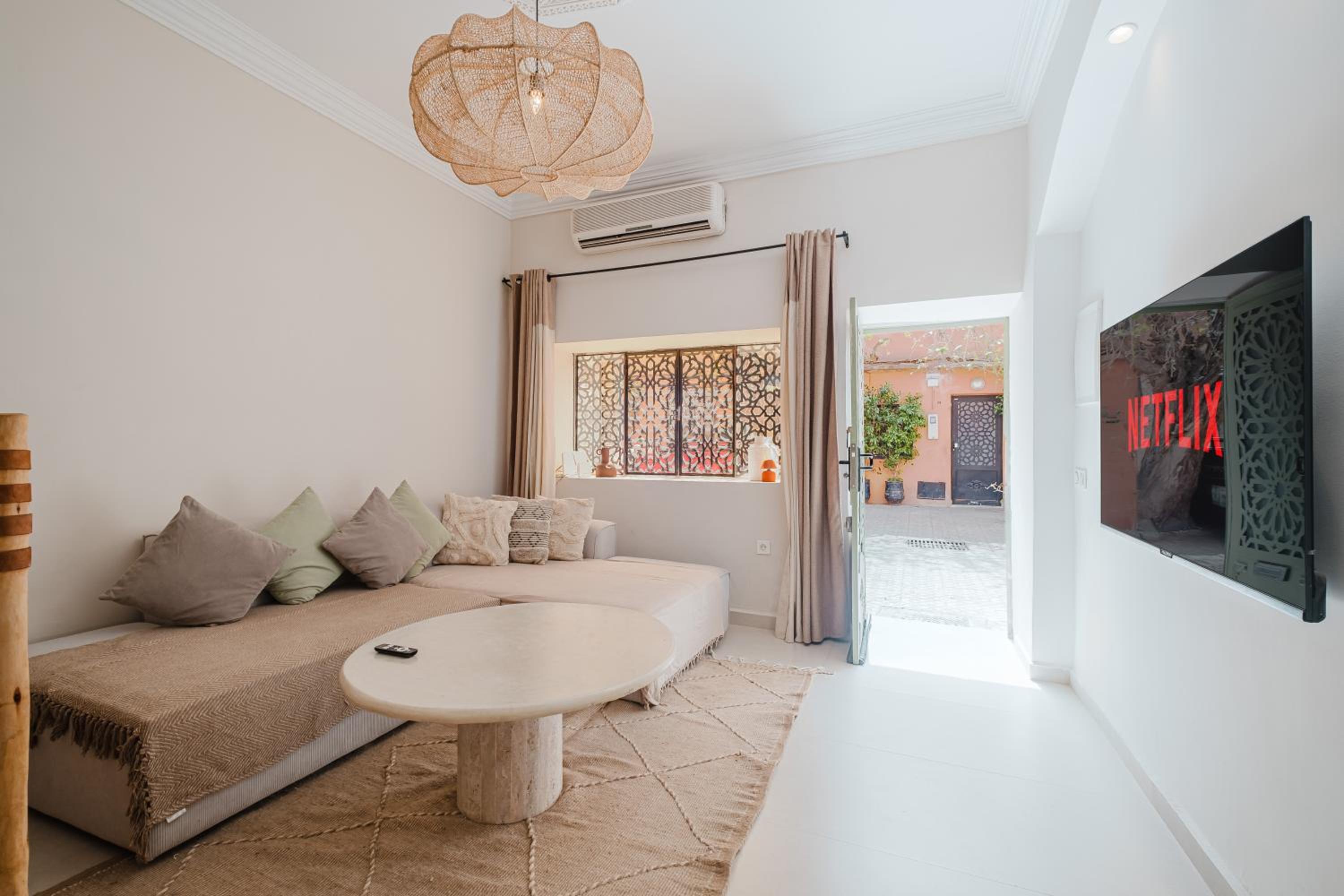 Heart of Gueliz Rooftop Terrace with Pool and Breakfast Free WiFi 3 Bedrooms