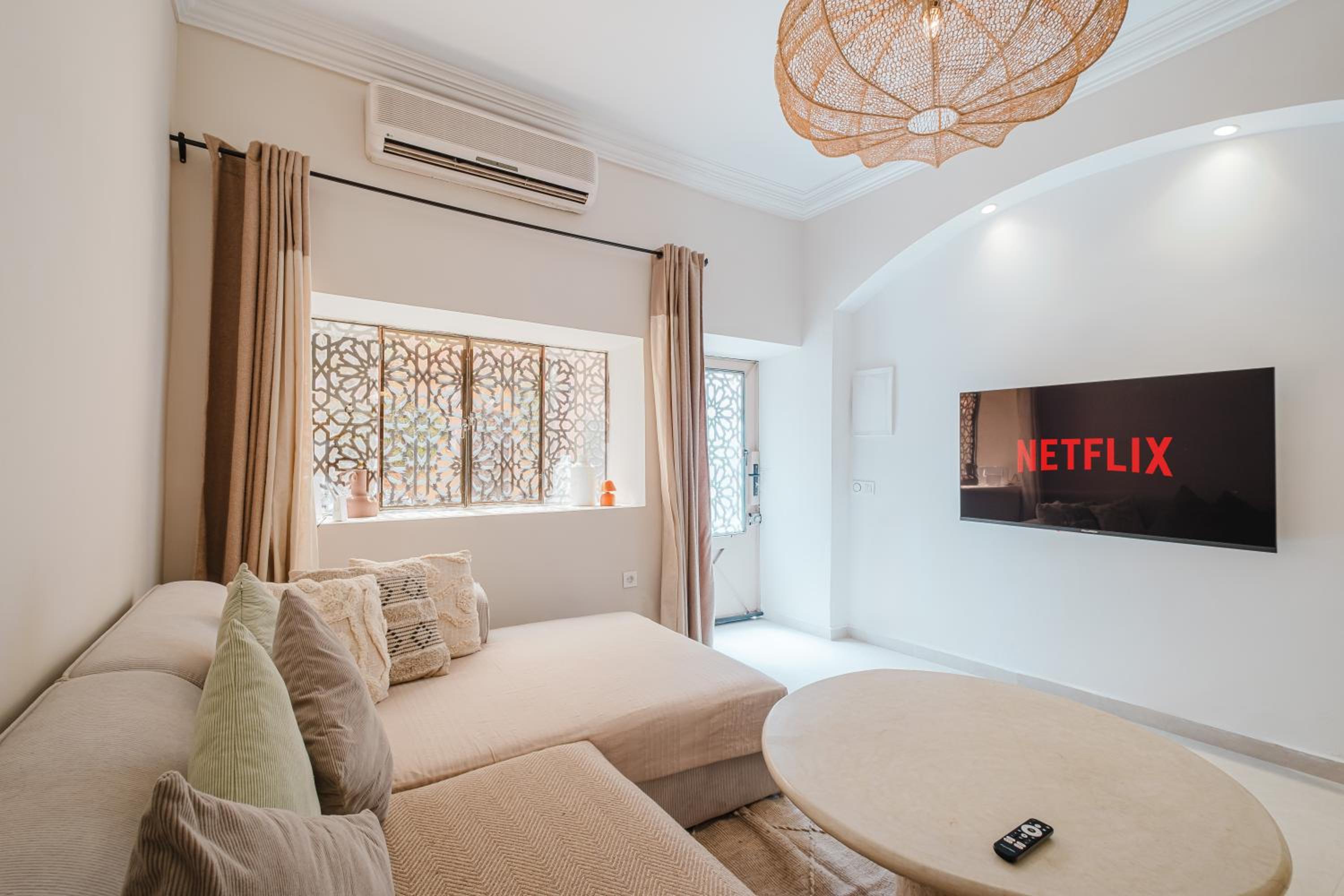 Heart of Gueliz Rooftop Terrace with Pool and Breakfast Free WiFi 3 Bedrooms