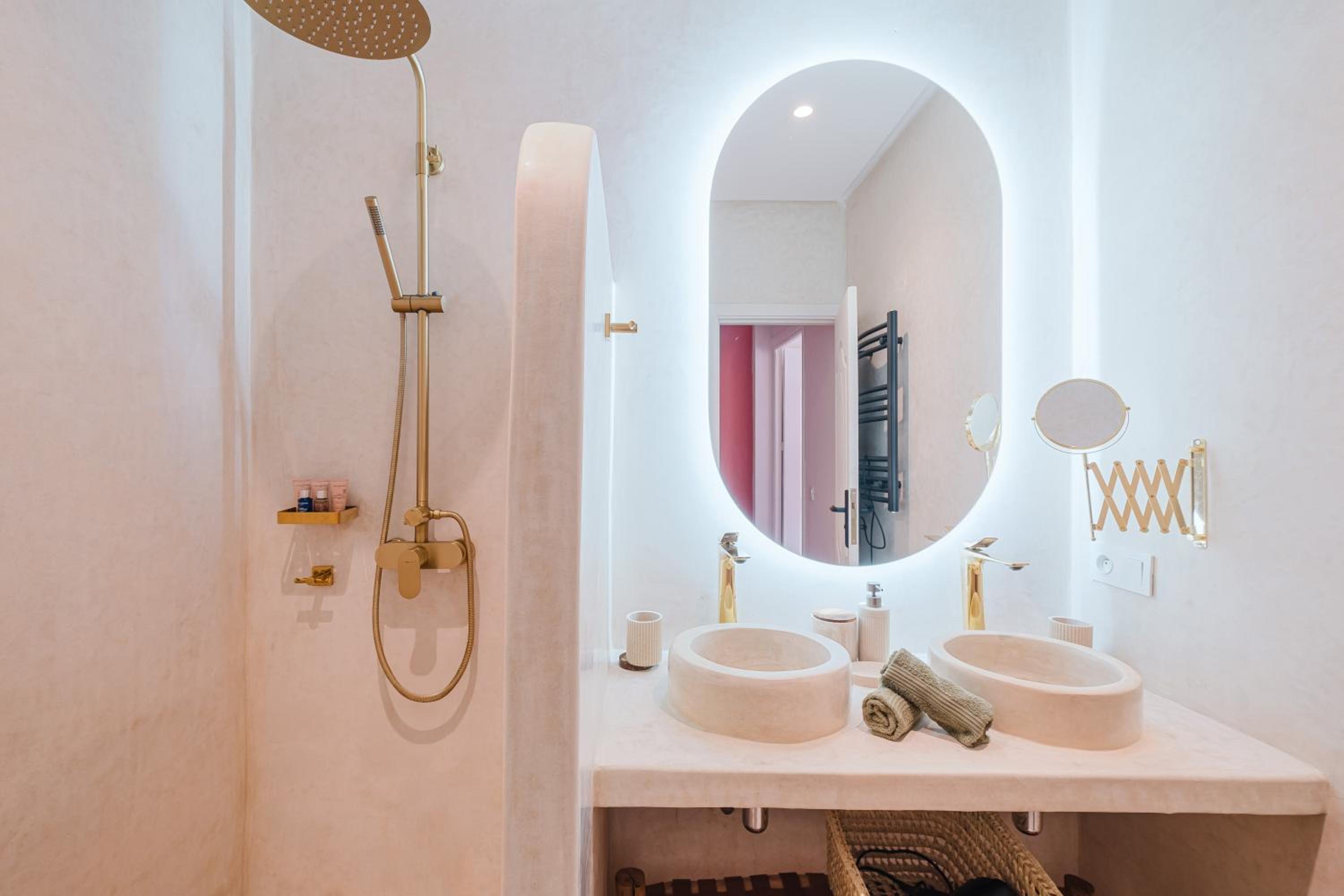 Heart of Gueliz Rooftop Terrace with Pool and Breakfast Free WiFi 3 Bedrooms