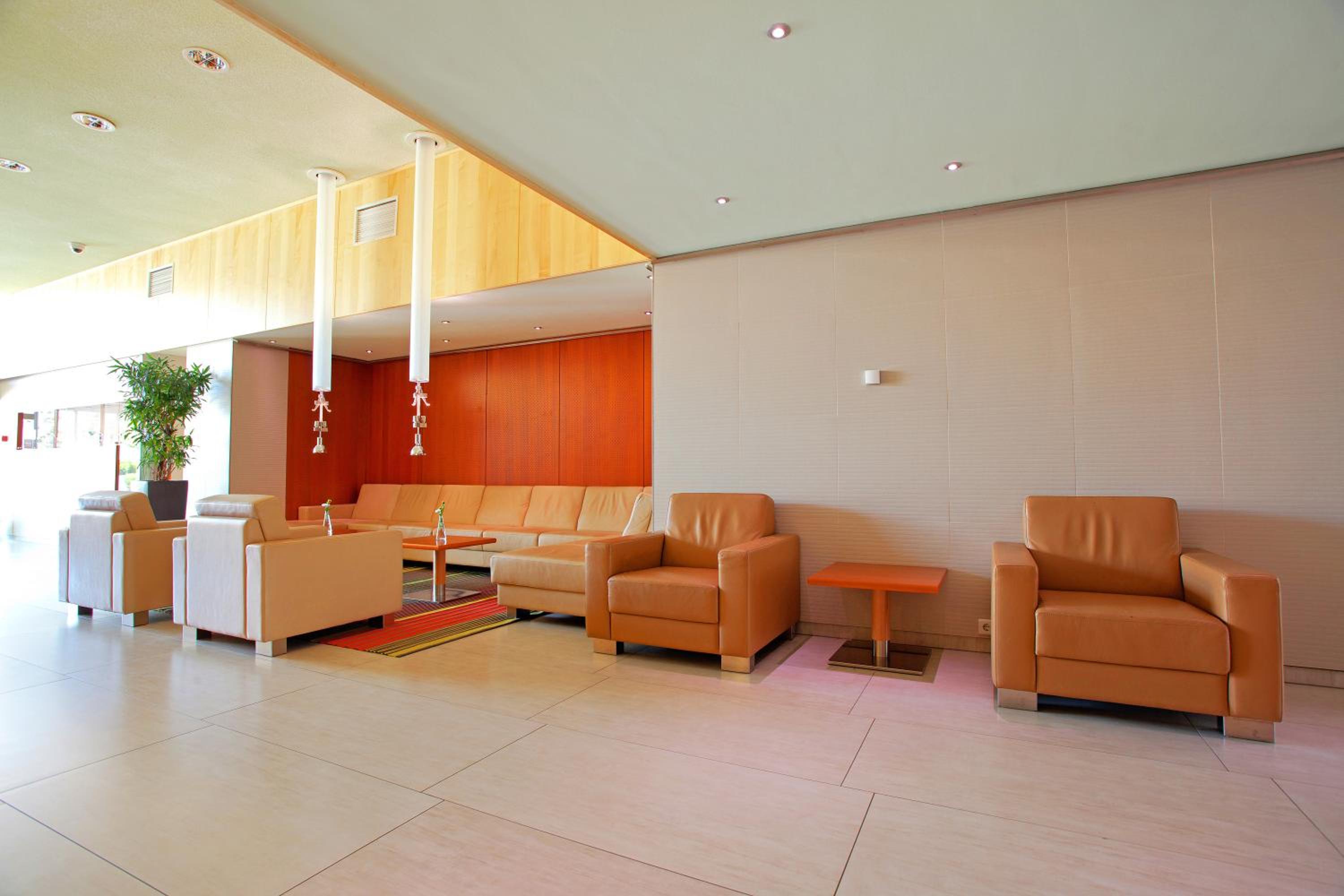 Reception & Lobby