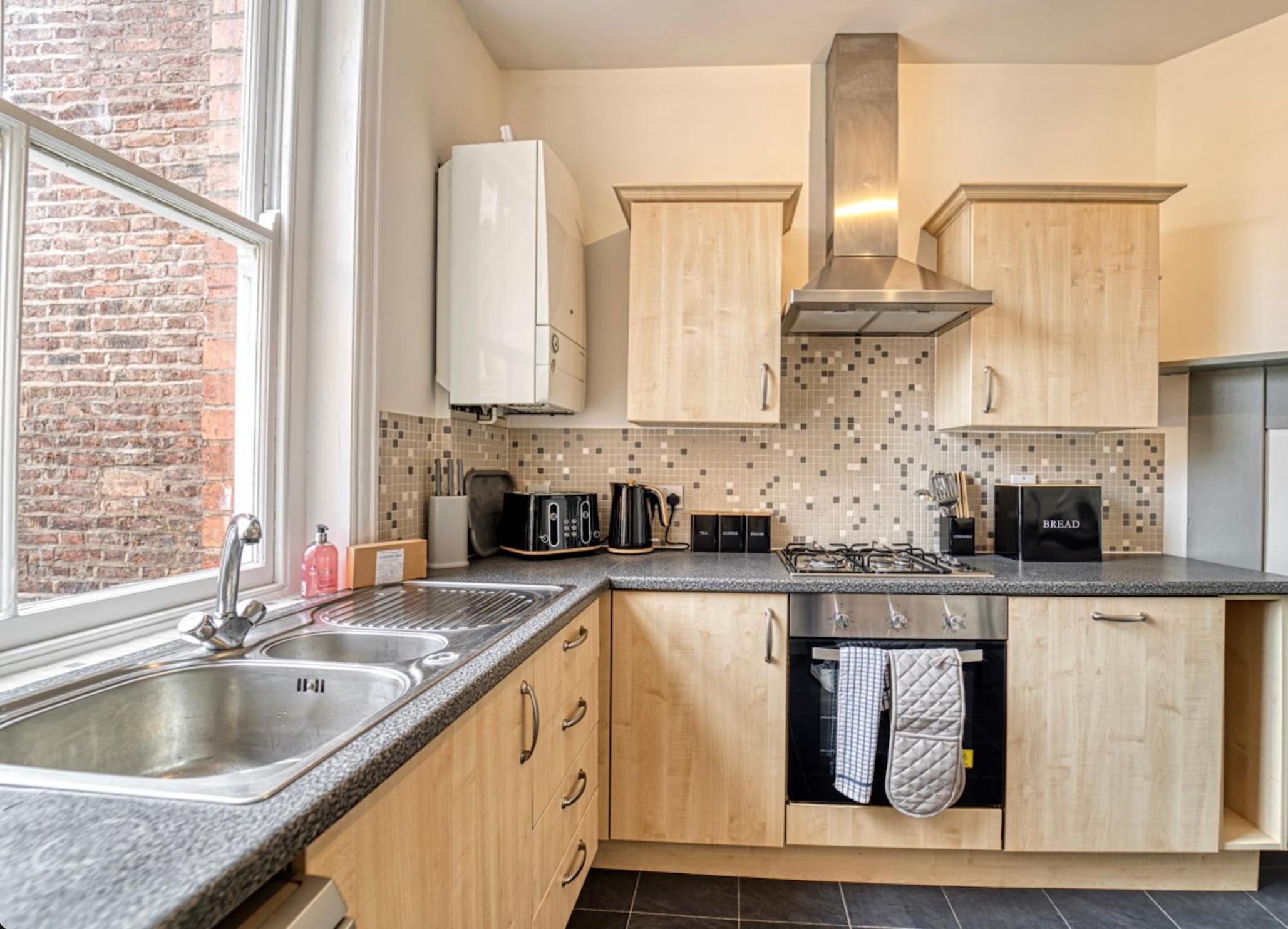 Central Tything Worcester Apartment - Free Parking