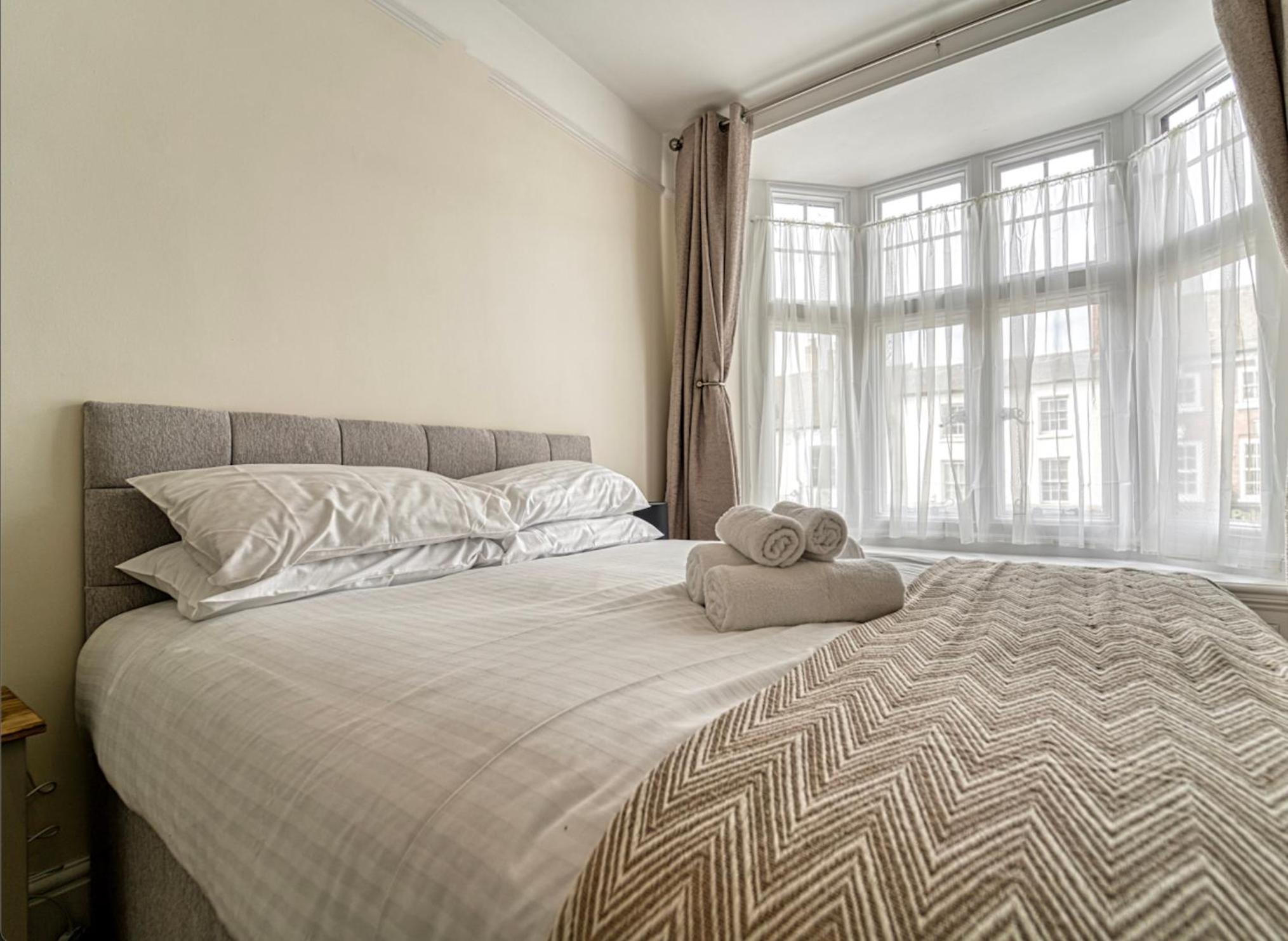 Central Tything Worcester Apartment - Free Parking