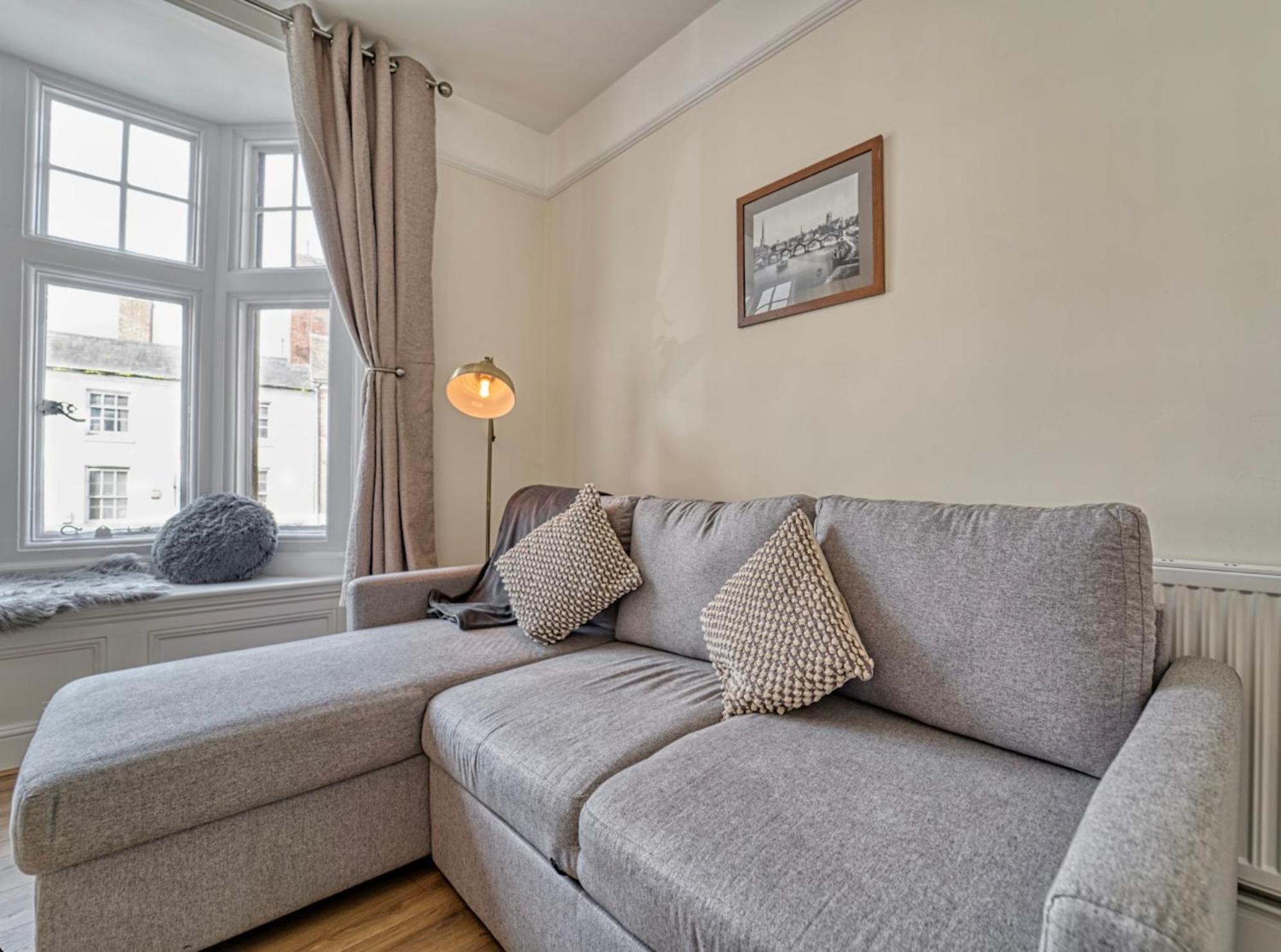 Central Tything Worcester Apartment - Free Parking