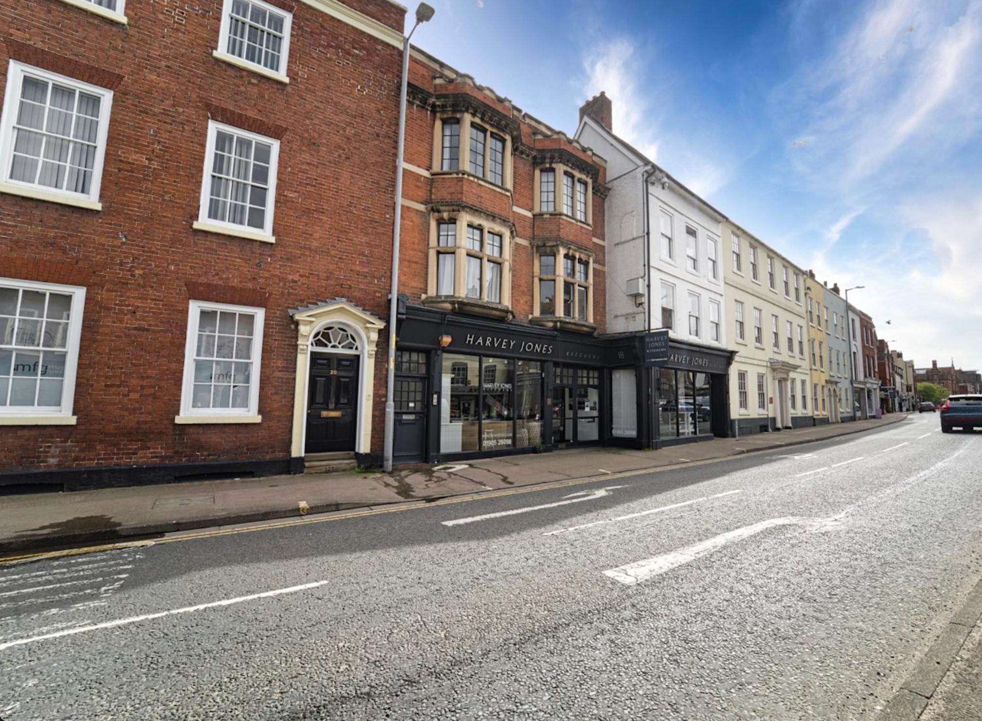 Central Tything Worcester Apartment - Free Parking