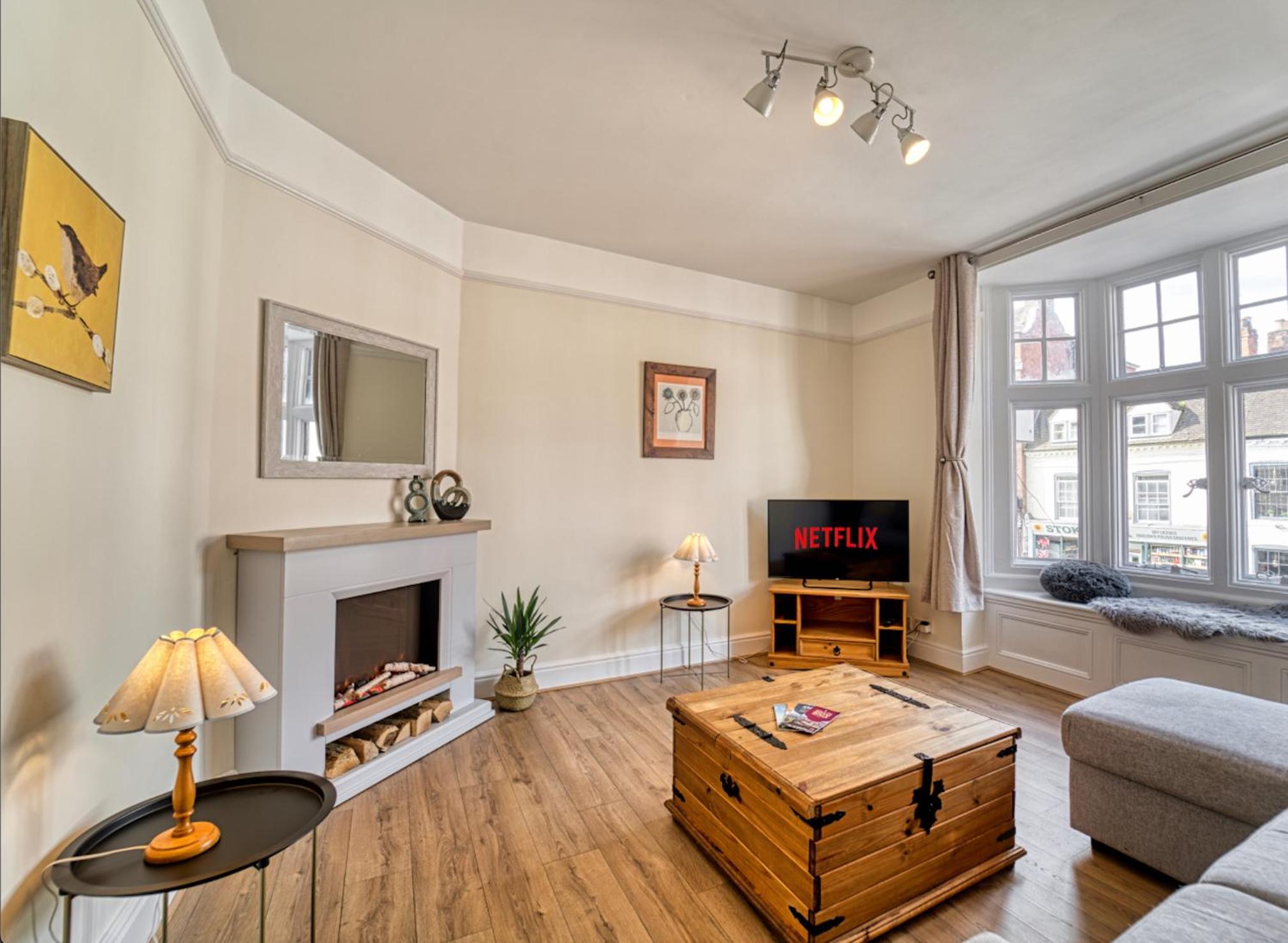 Central Tything Worcester Apartment - Free Parking