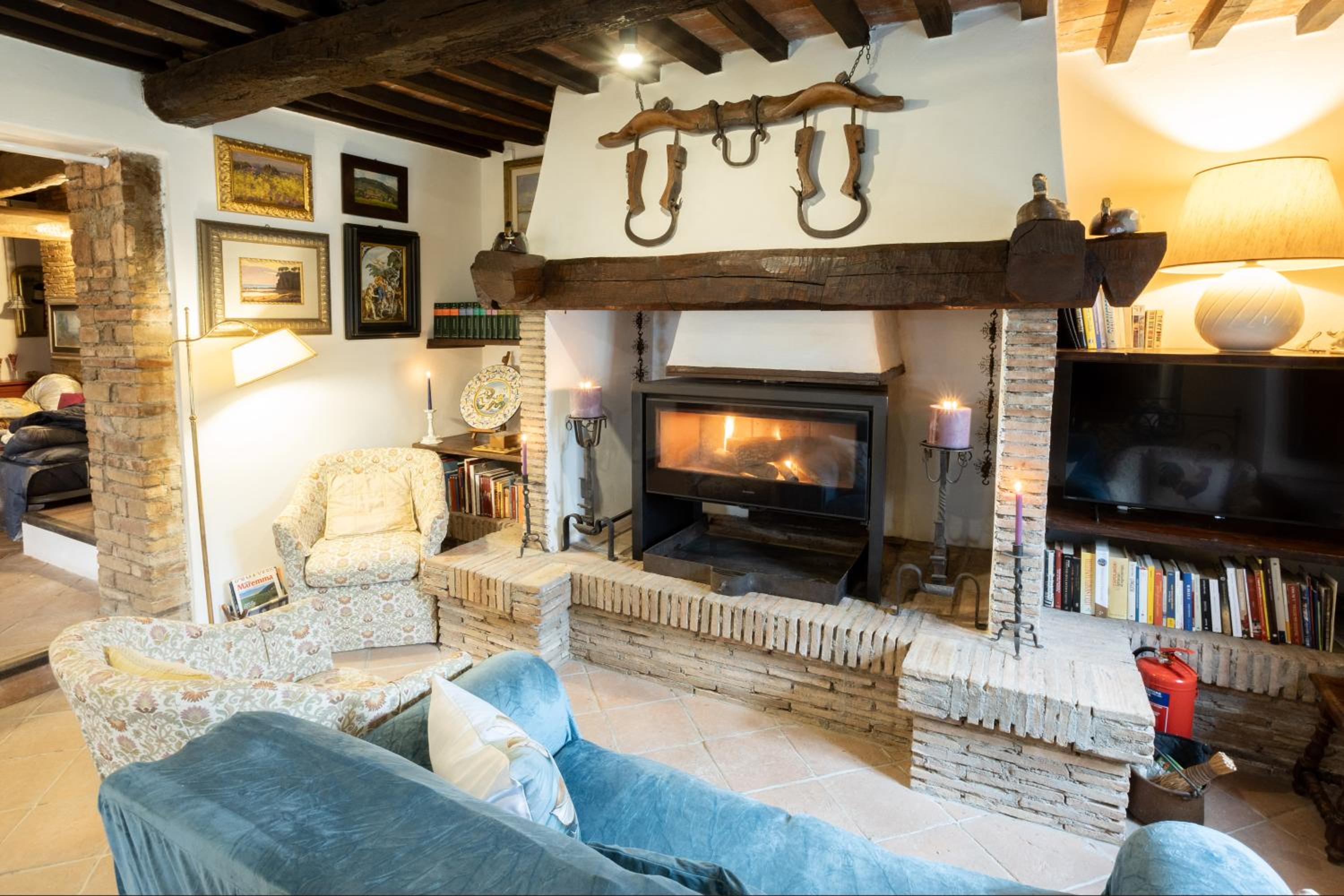 GiuMa Tuscany Historic Country House with Patio near Saturnia Hot Springs
