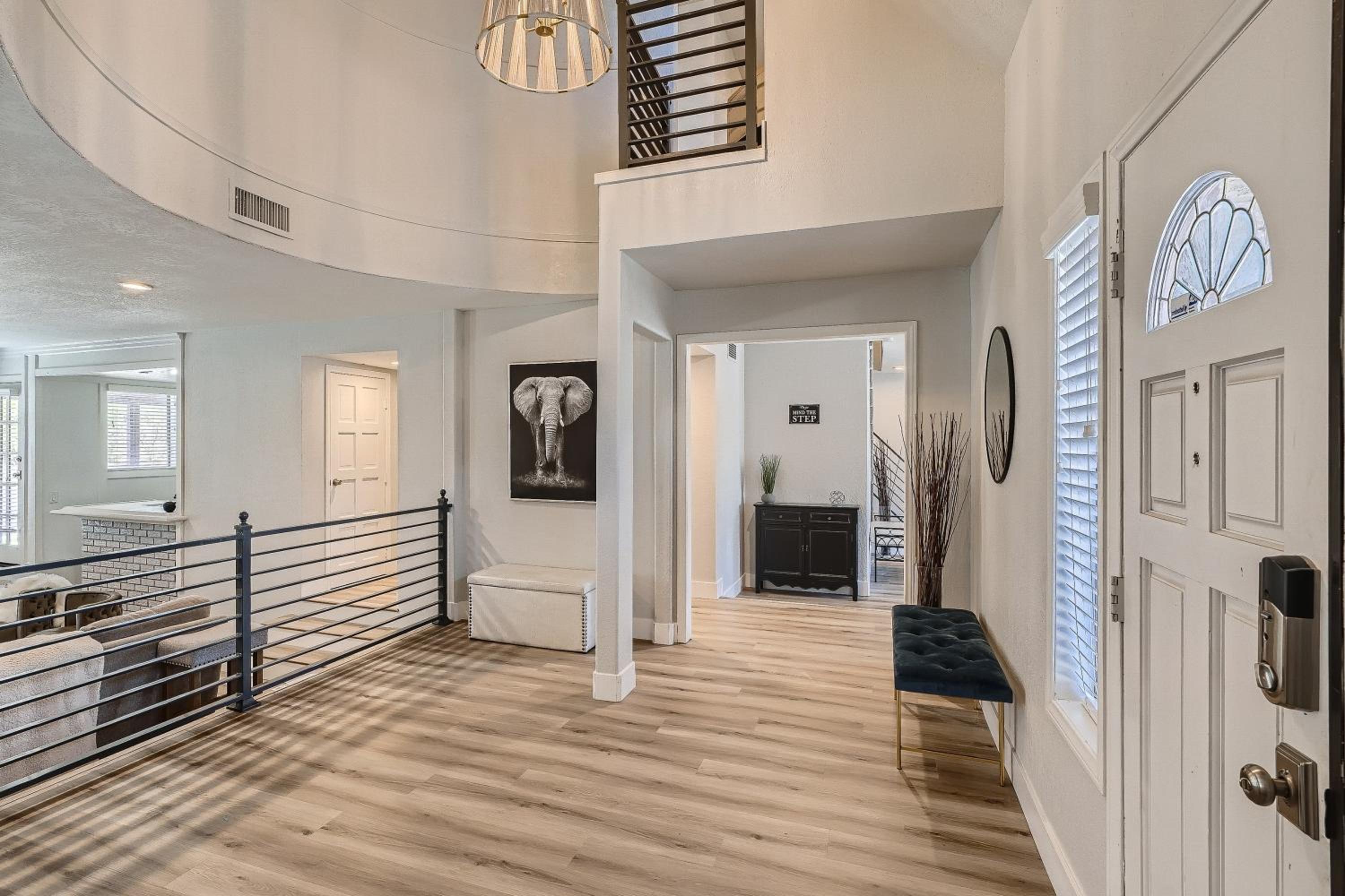 Lux life! Central location for business or play!