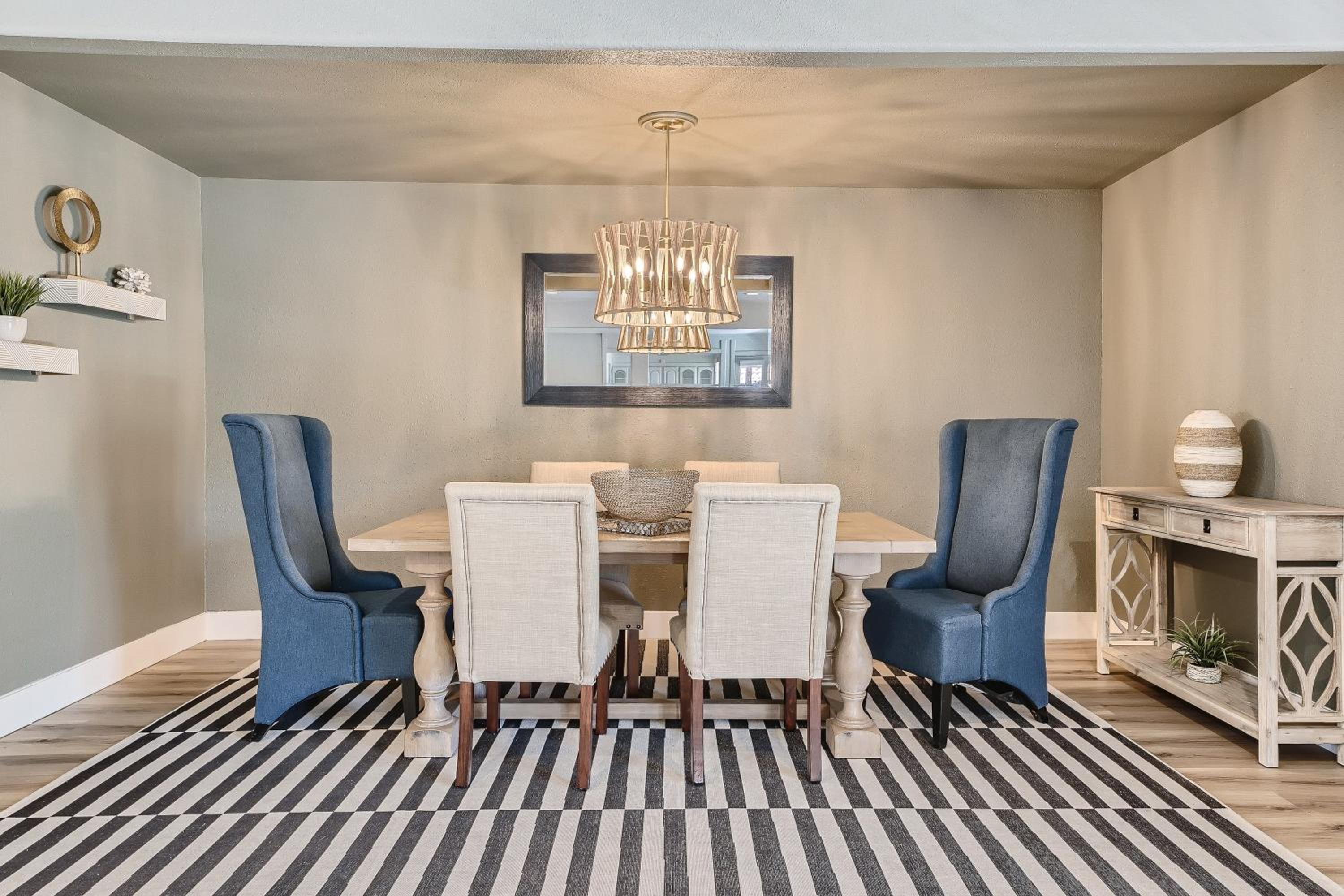 Lux life! Central location for business or play!