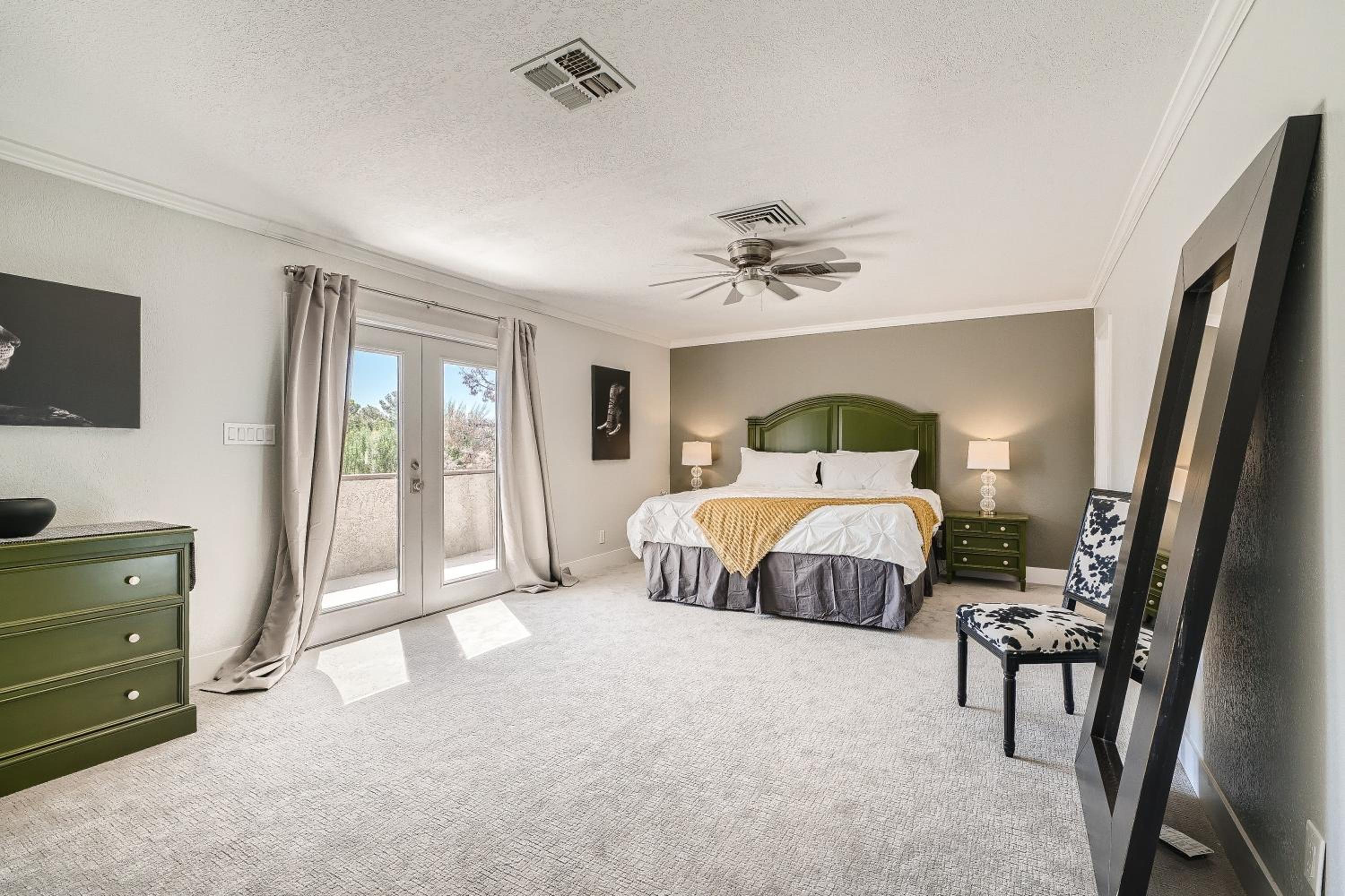 Lux life! Central location for business or play!