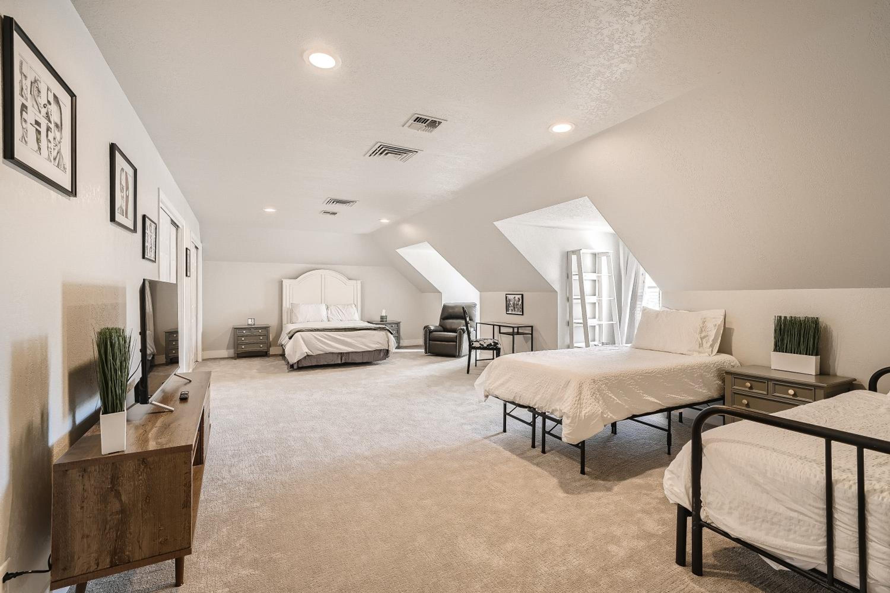 Lux life! Central location for business or play!