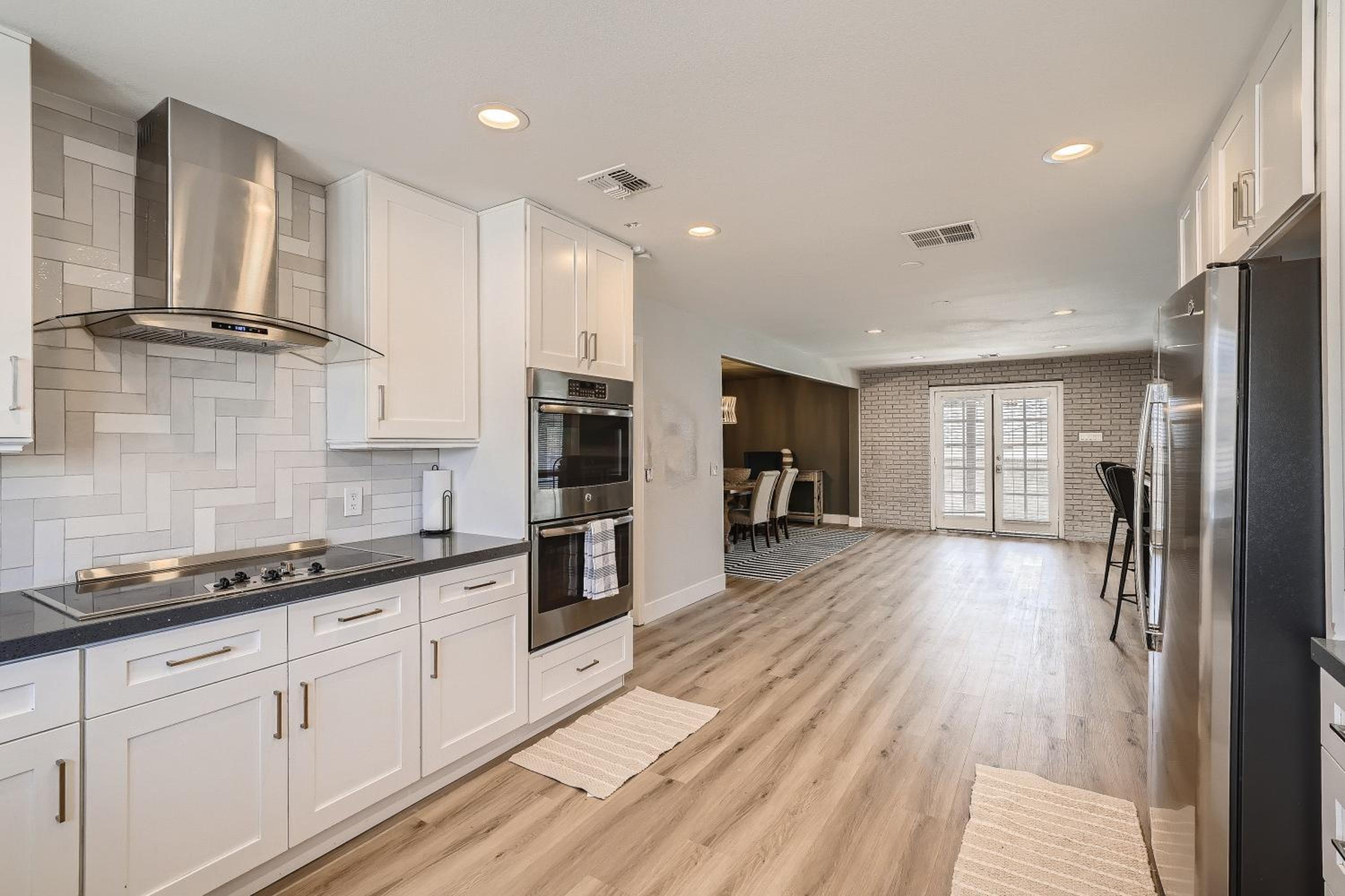 Lux life! Central location for business or play!
