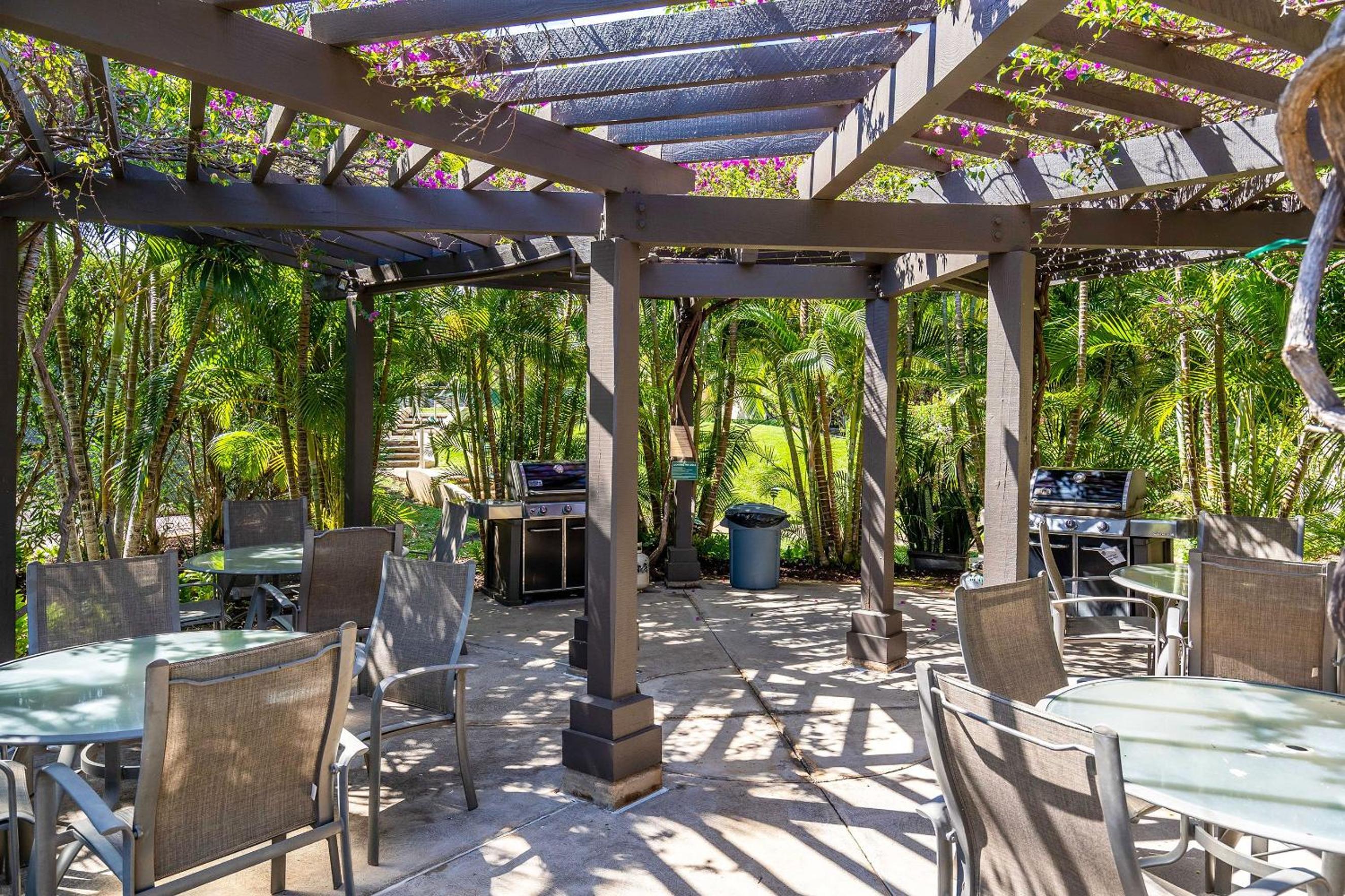 Maui Kamaole A-206 - Prime Location, Stunning Renovation, Large Lanai, Split AC!
