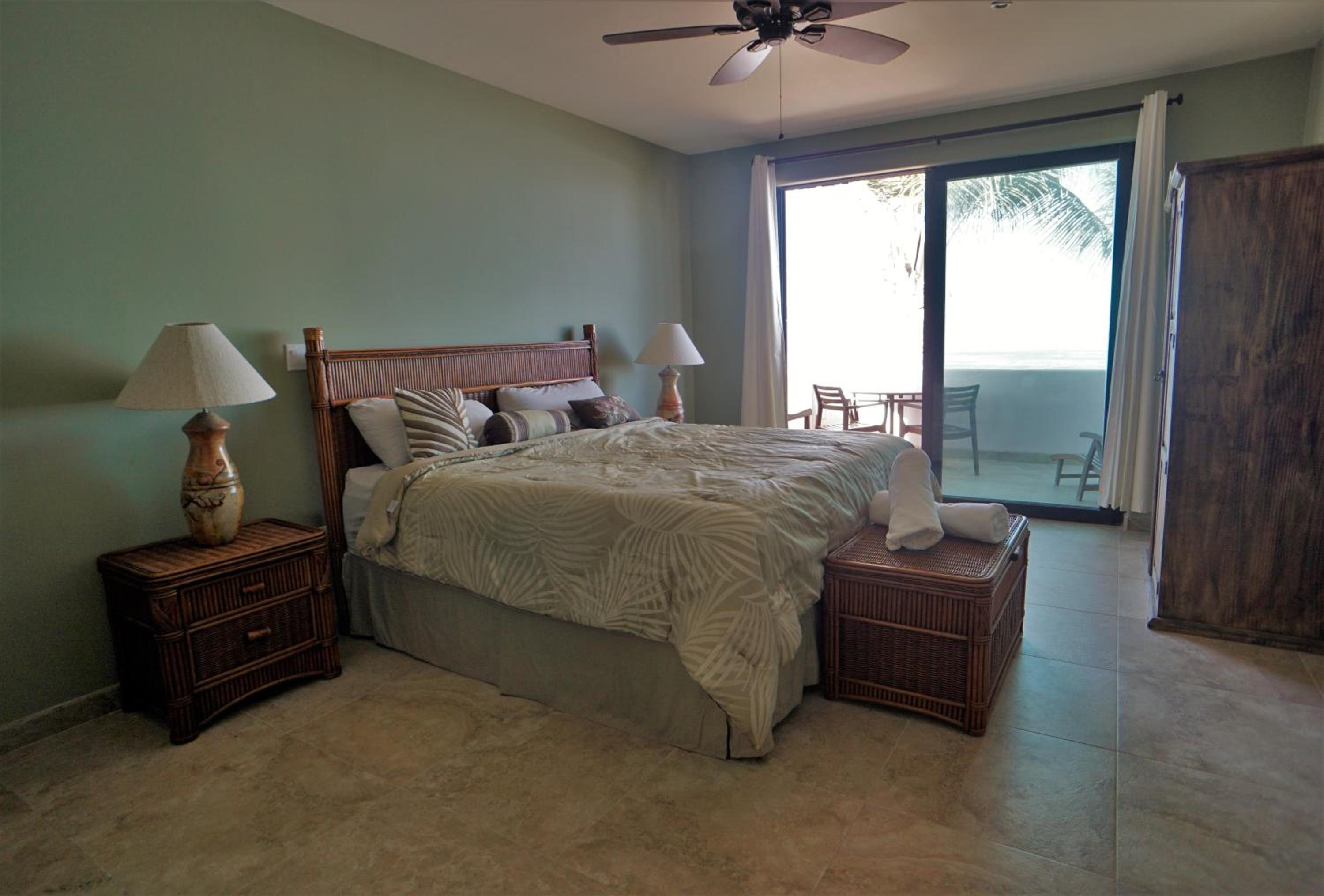 Cerritos Beach Inn