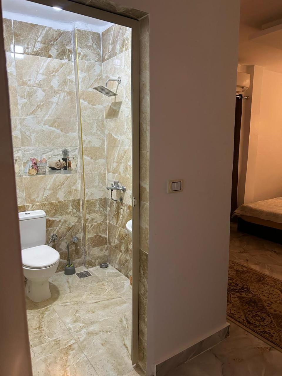 Holom Abu State House double bedroom infront of the pyramids gate with breakfast