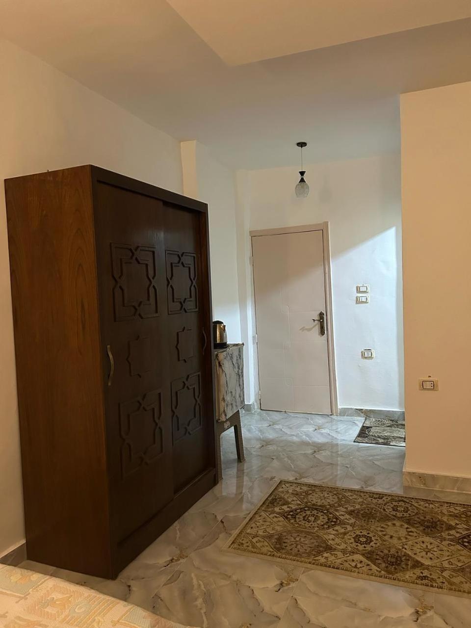 Holom Abu State House double bedroom infront of the pyramids gate with breakfast
