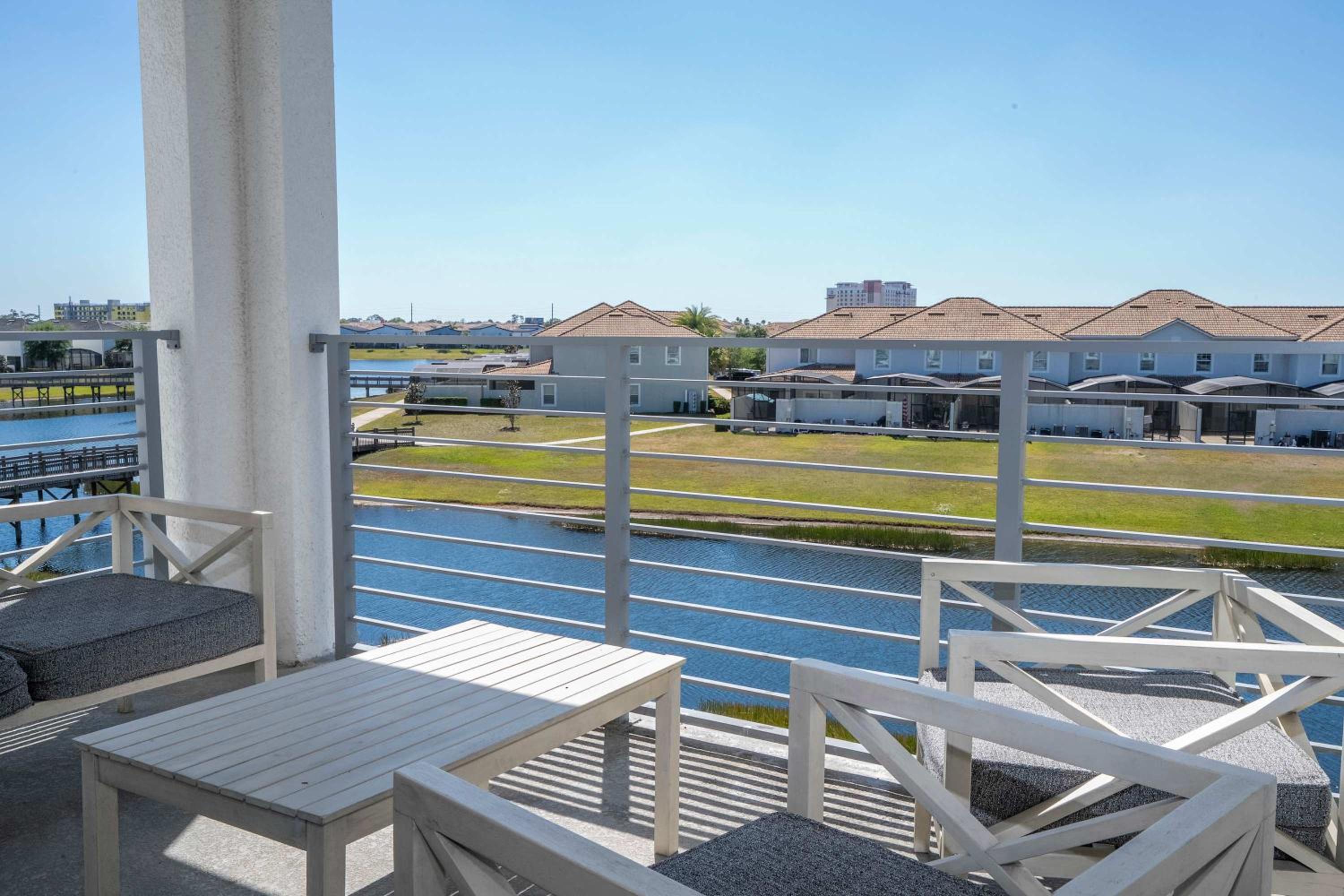 Gorgeous 2Bd Close to Disney at Storey Lake Resort