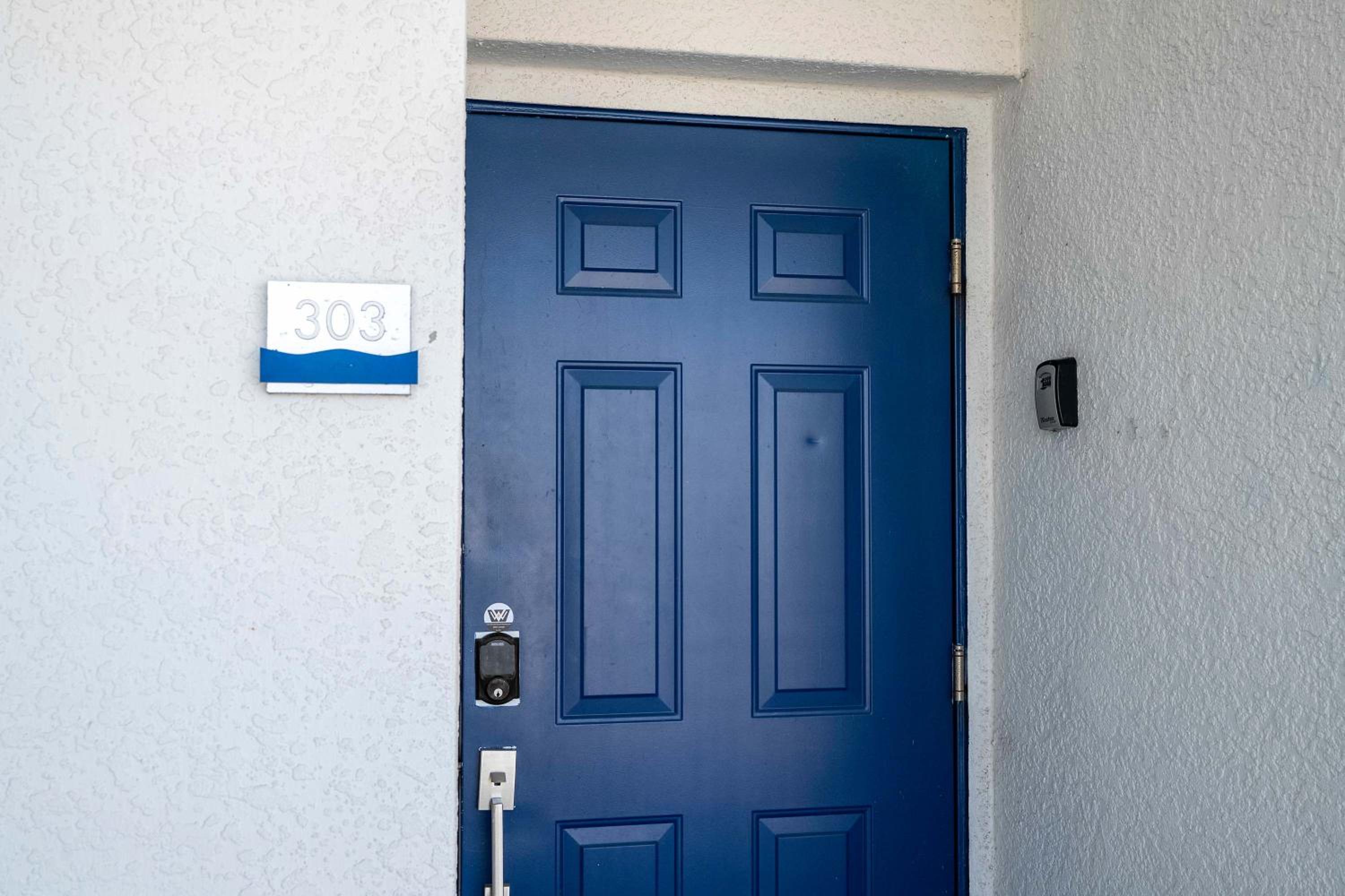 Gorgeous 2Bd Close to Disney at Storey Lake Resort